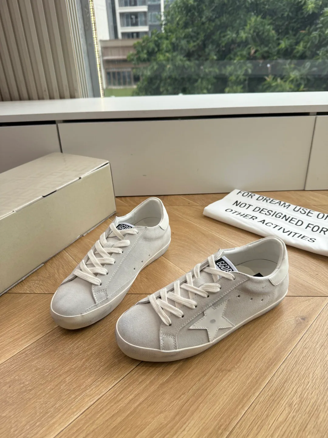 Кроссовки Женские Golden Goose 18801042