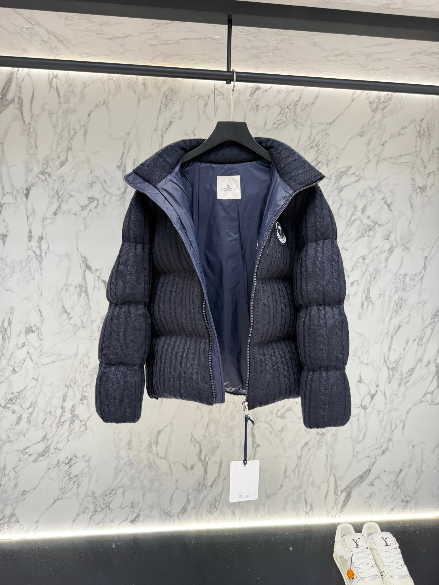 Куртки И Пуховики Мужские Moncler 18188651