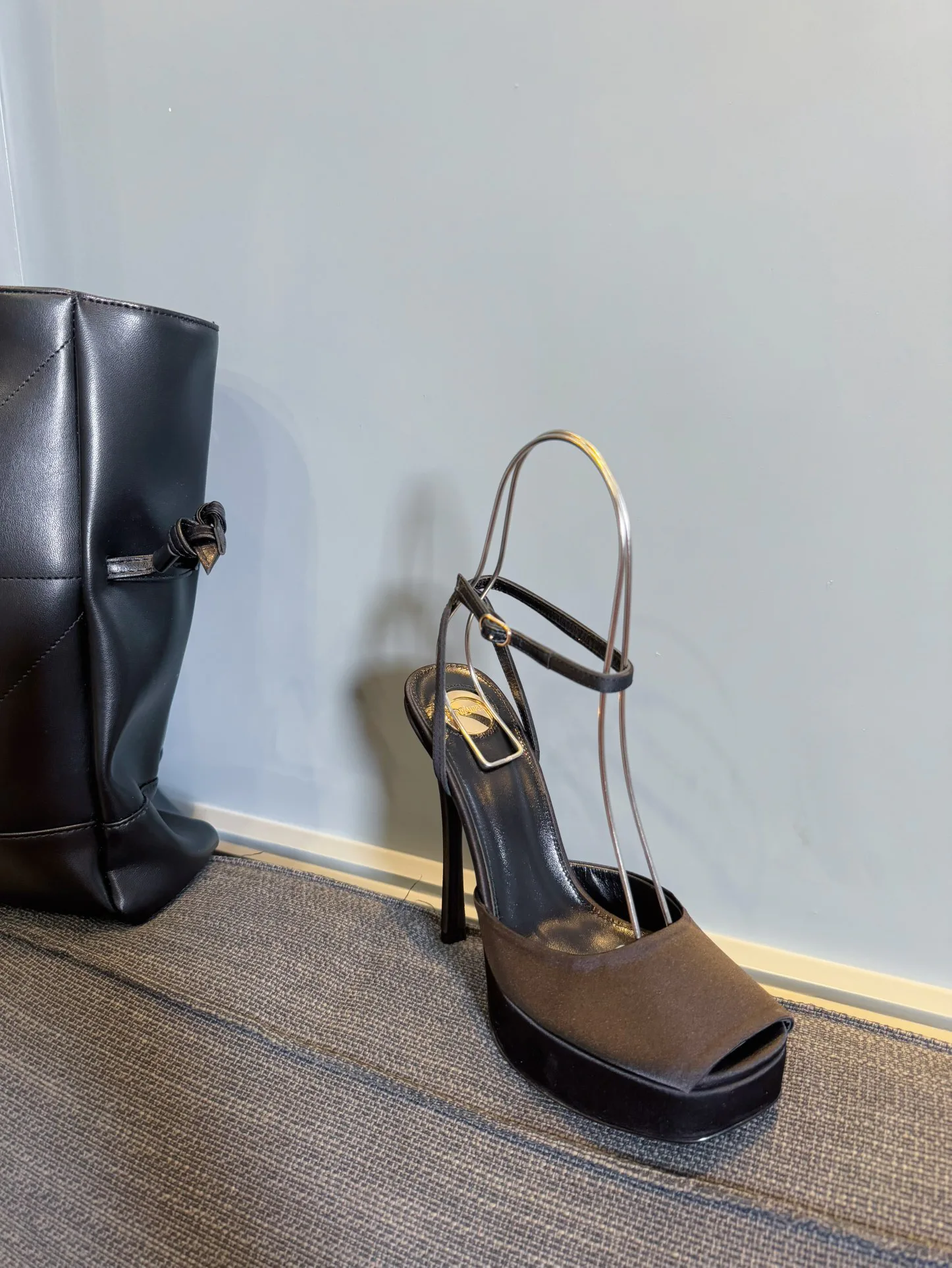 Босоножки Женские Saint Laurent 19214