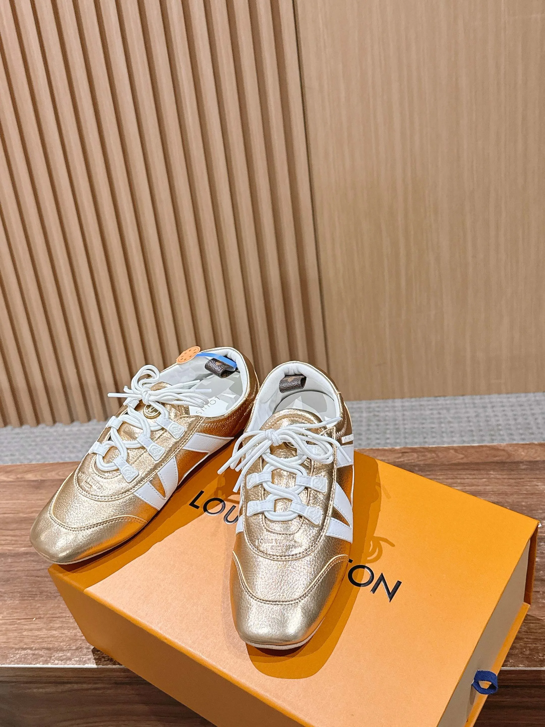 Кроссовки Женские Louis Vuitton 1483951