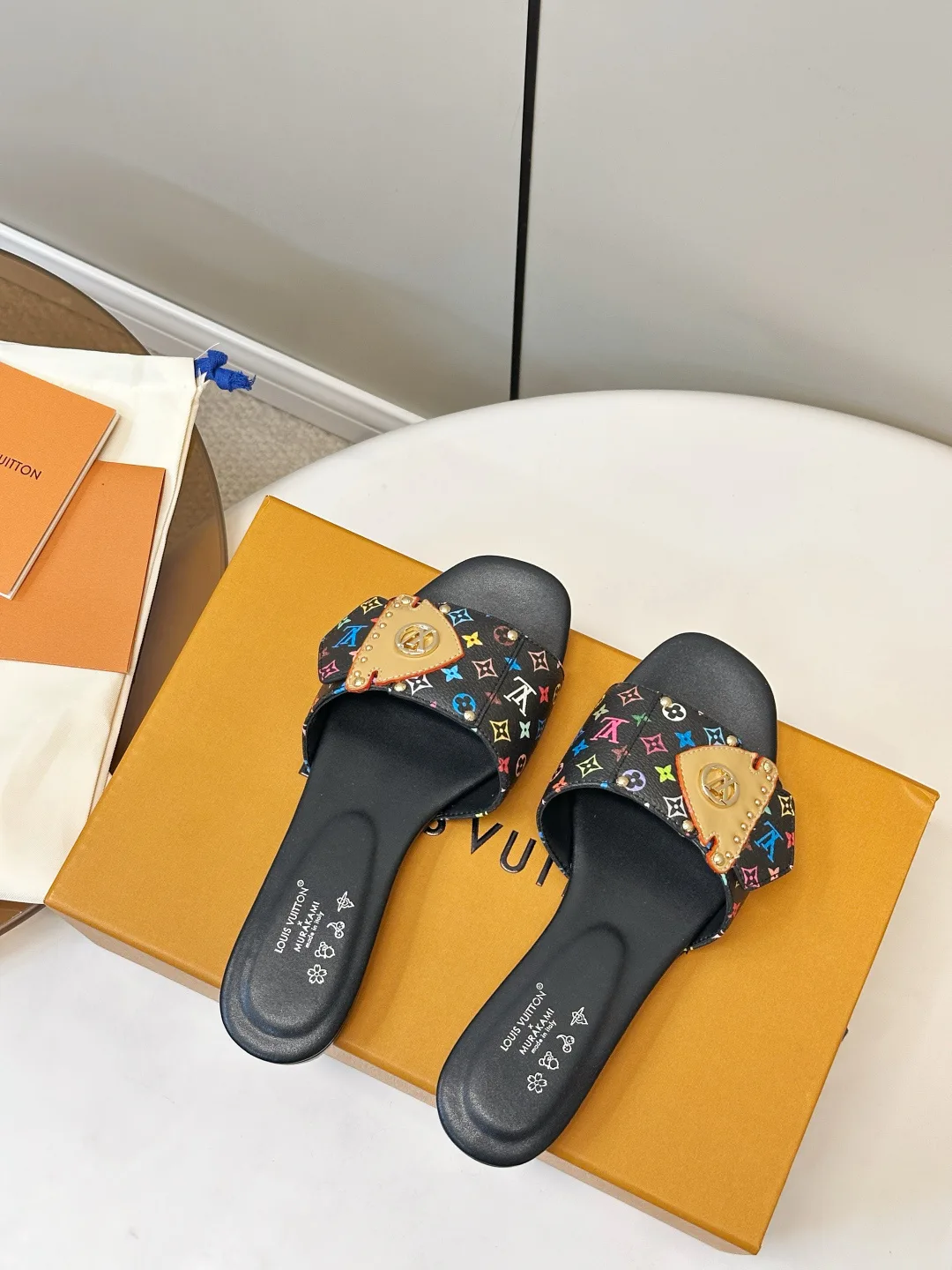 Шлепанцы Женские Louis Vuitton 12338563