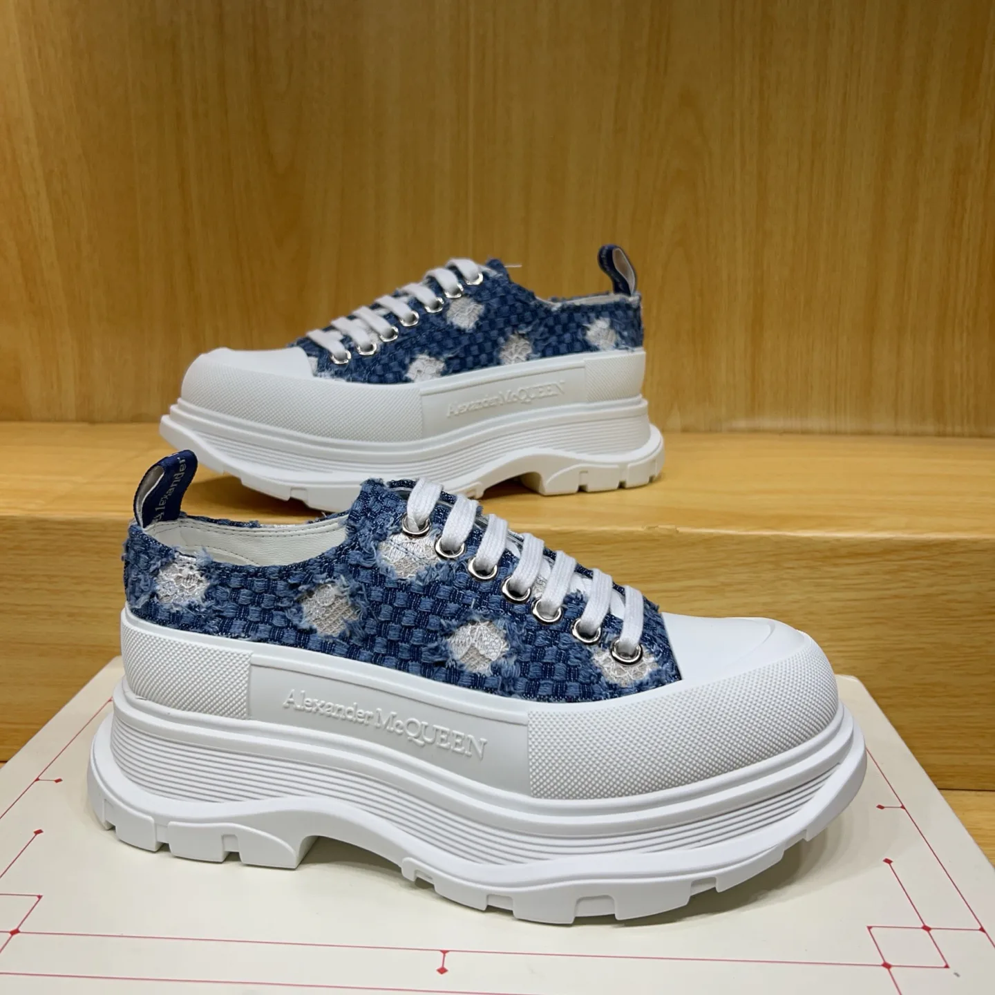 Кроссовки Женские Alexander Mcqueen 17545166
