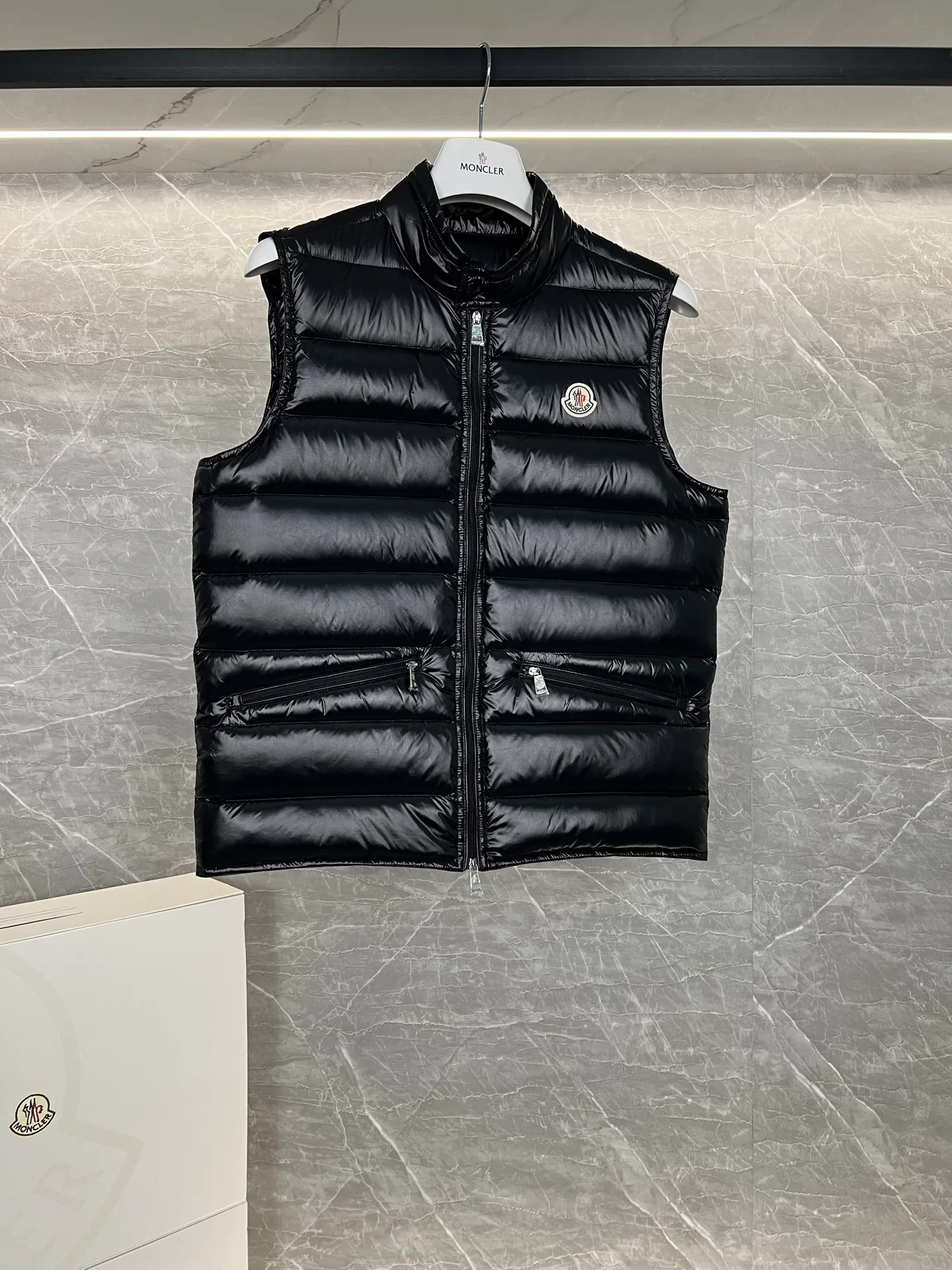 Жилеты Женские Moncler 18111342