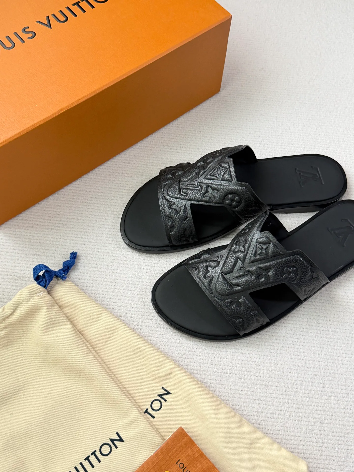 Шлепанцы Женские Louis Vuitton 15399505