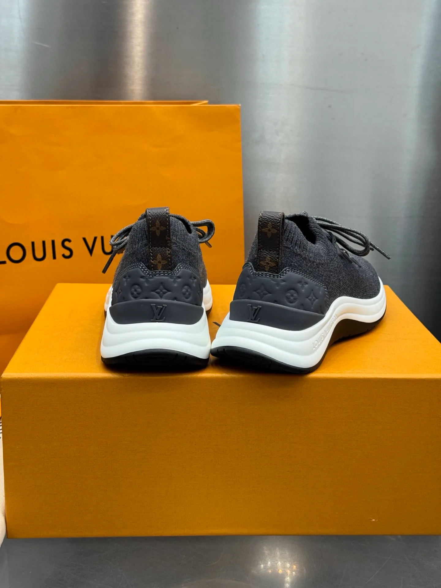 Кроссовки Женские Louis Vuitton 18202473