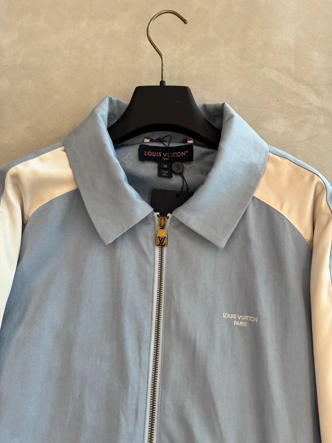 Куртки И Пуховики Женские Louis Vuitton 17463248