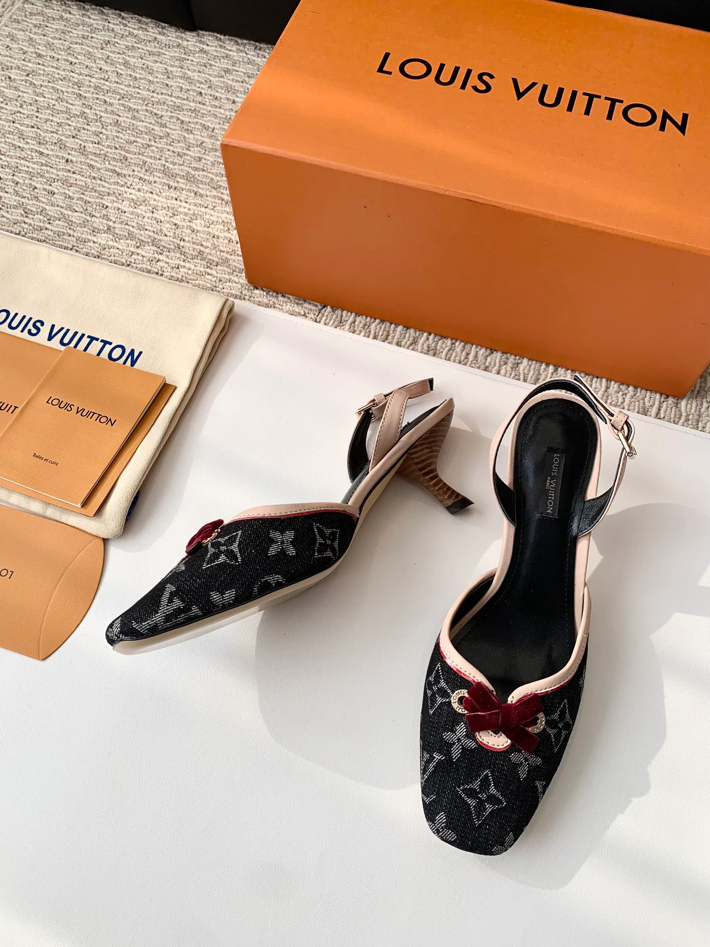Босоножки Женские Louis Vuitton 11263774