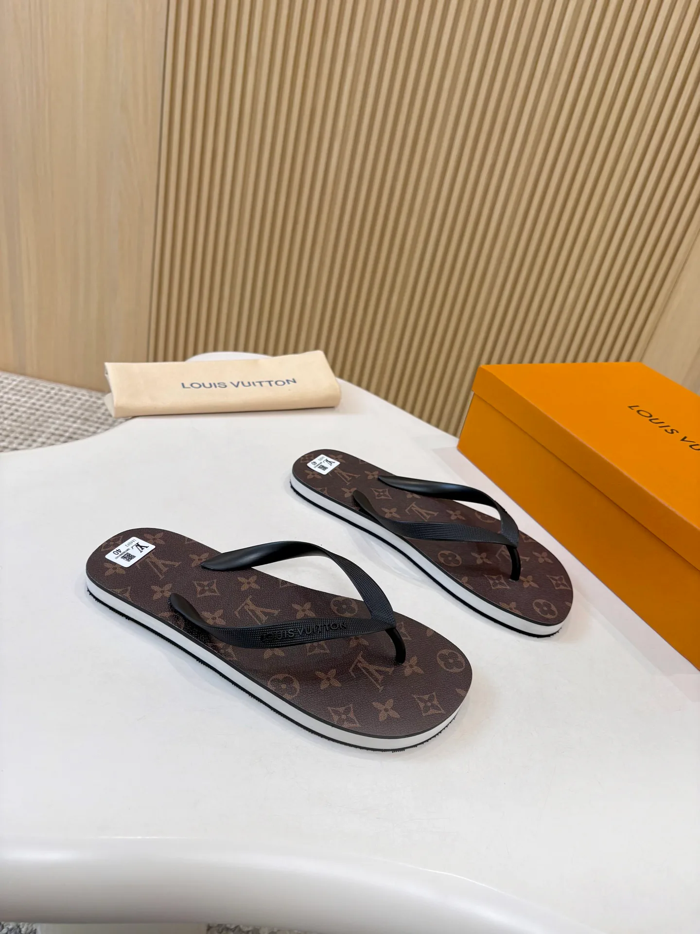Шлепанцы Женские Louis Vuitton 18025534