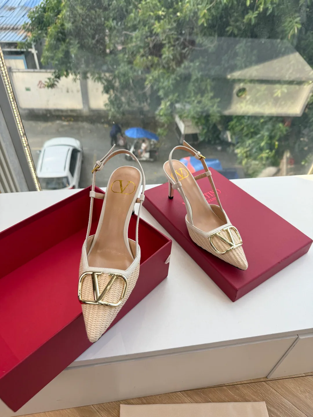 Босоножки Женские Valentino 18356225