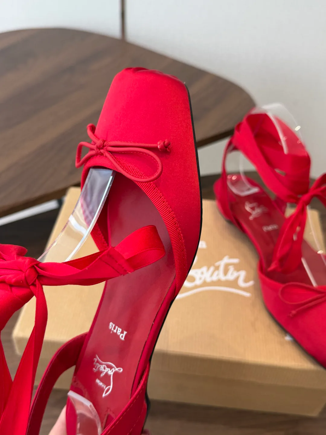Туфли Женские Christian Louboutin 17461354