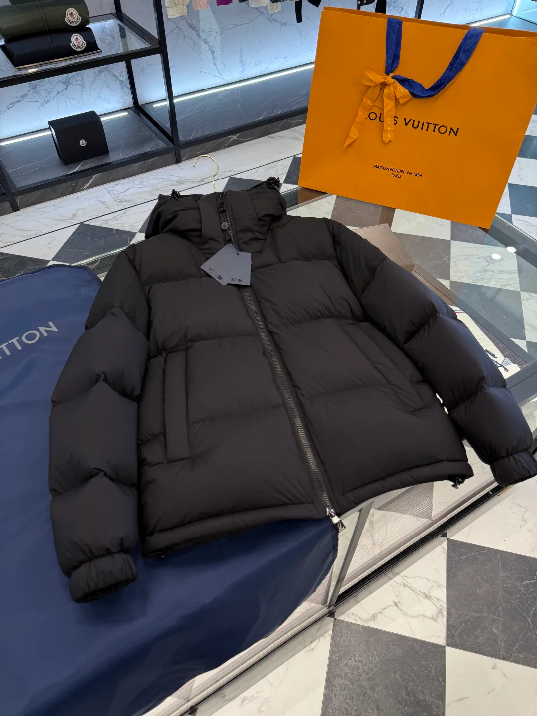 Куртки И Пуховики Женские Louis Vuitton 1749839