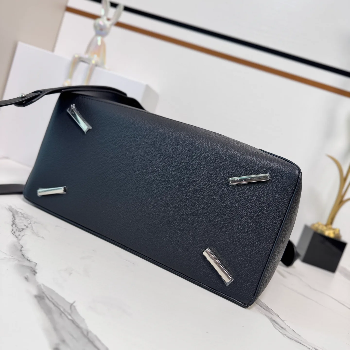 Классические Сумки Женские Loewe 18030346