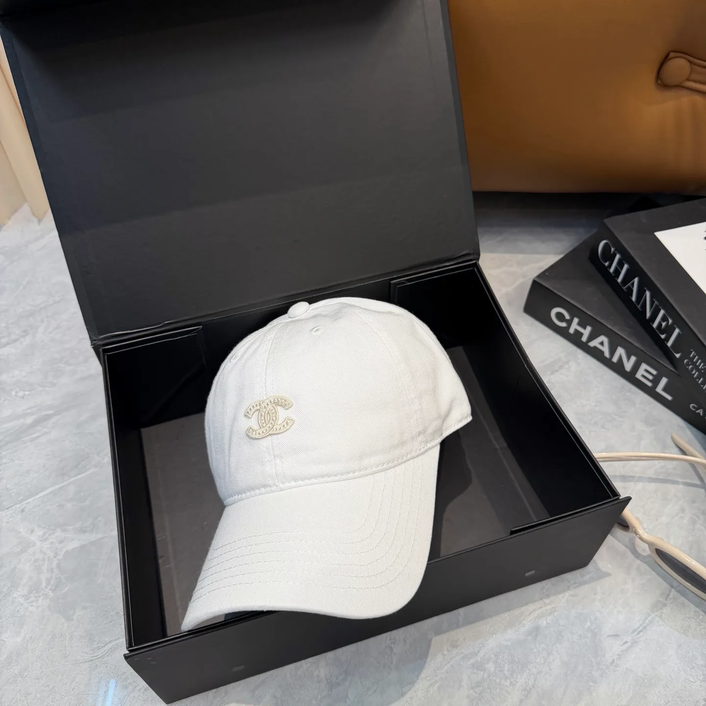 Головные Уборы Chanel 17467584