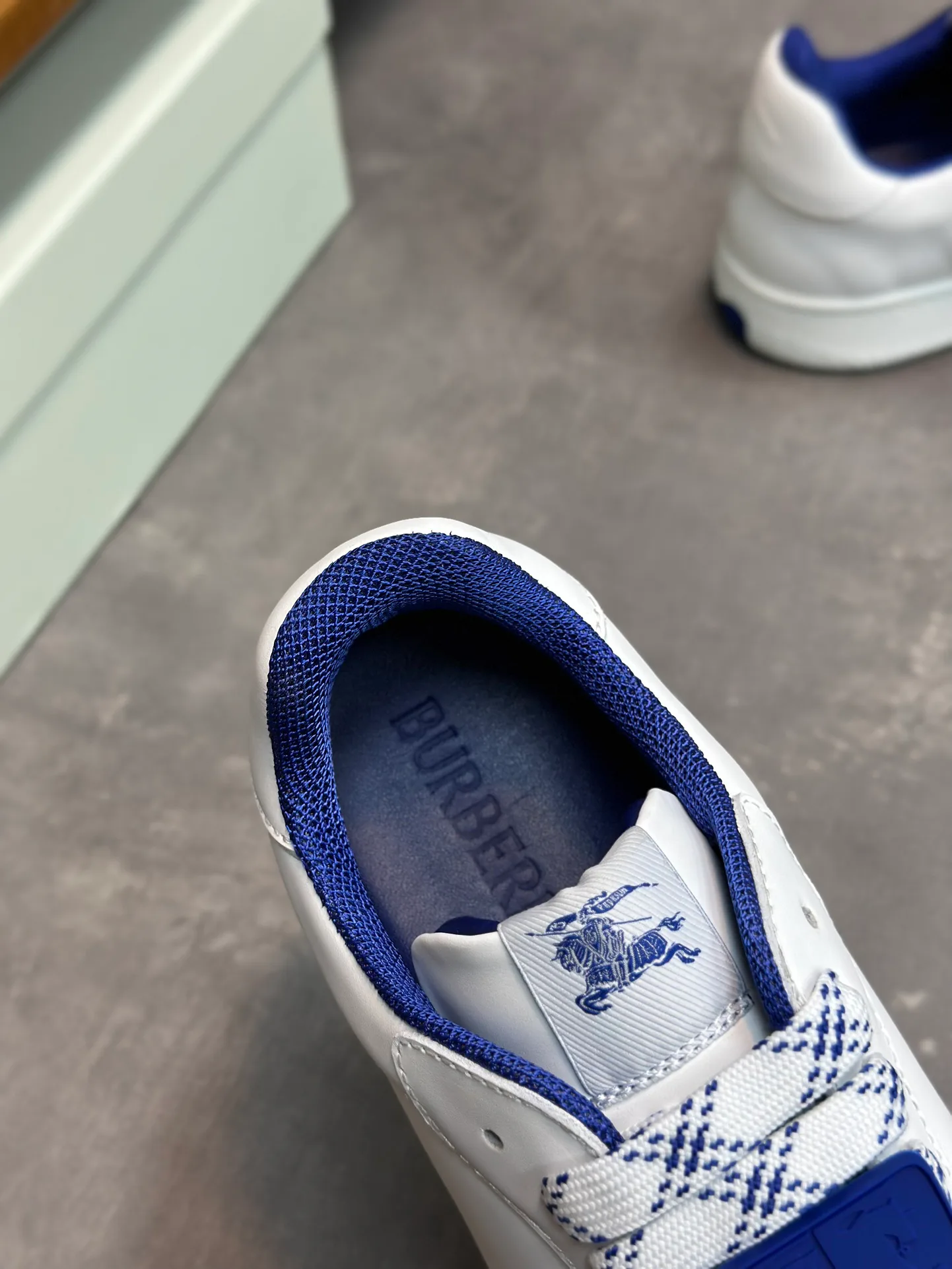 Кроссовки Женские Burberry 17420344