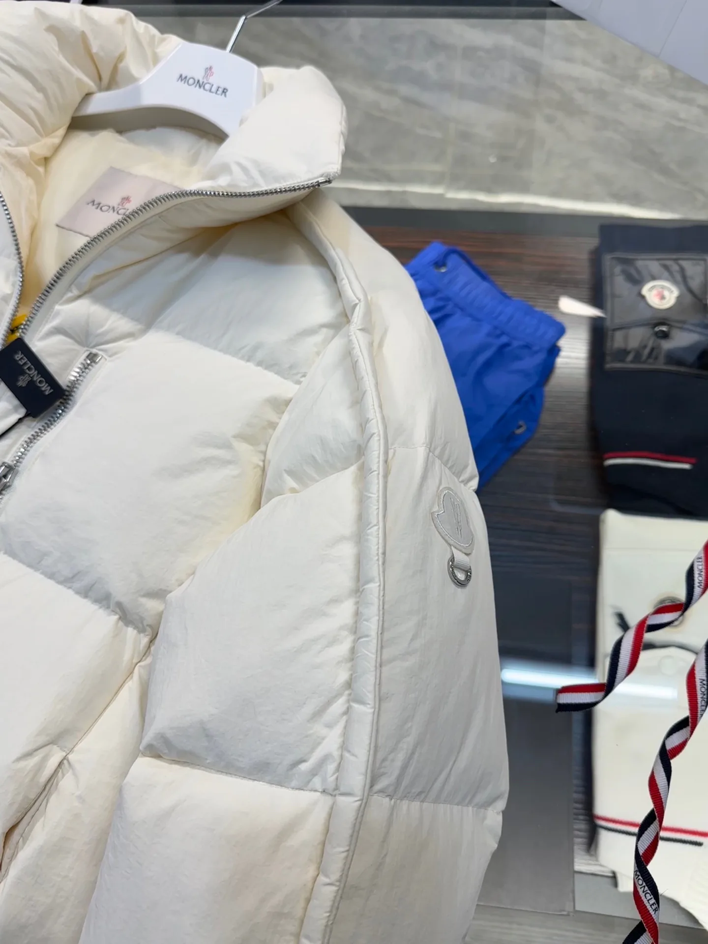 Куртки И Пуховики Женские Moncler 19322719