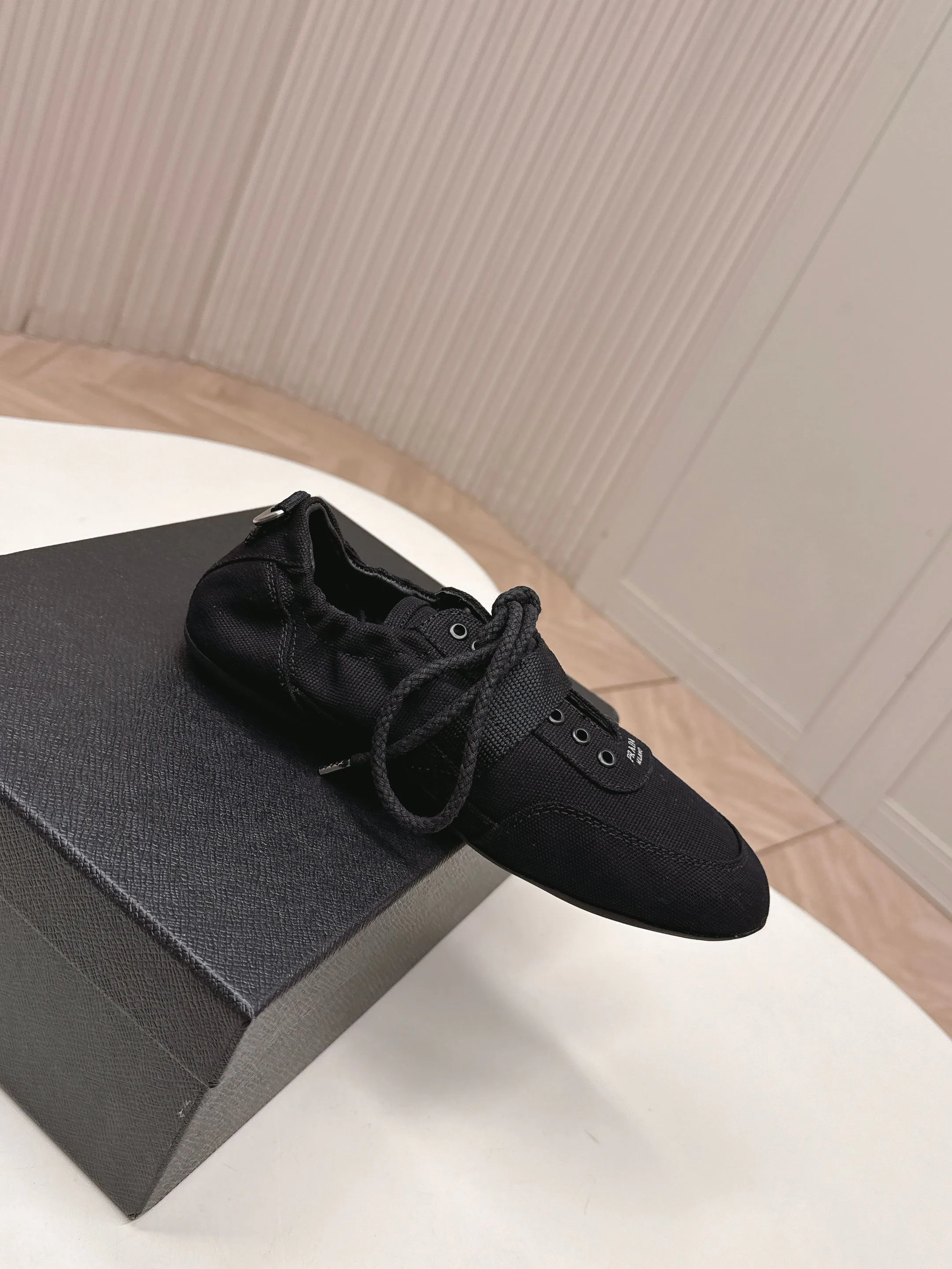 Кроссовки Женские Prada 9449645