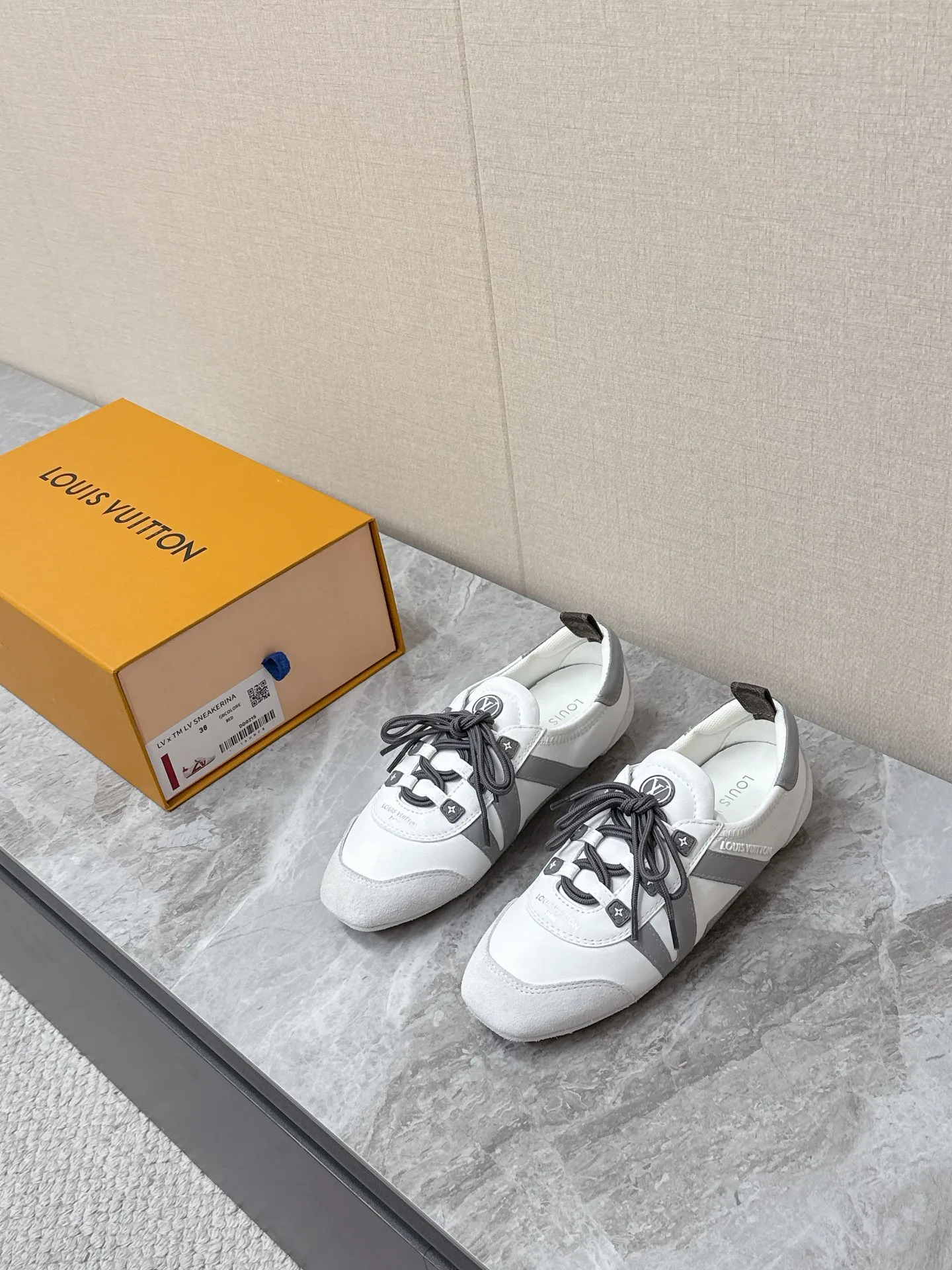 Кроссовки Женские Louis Vuitton 2625303
