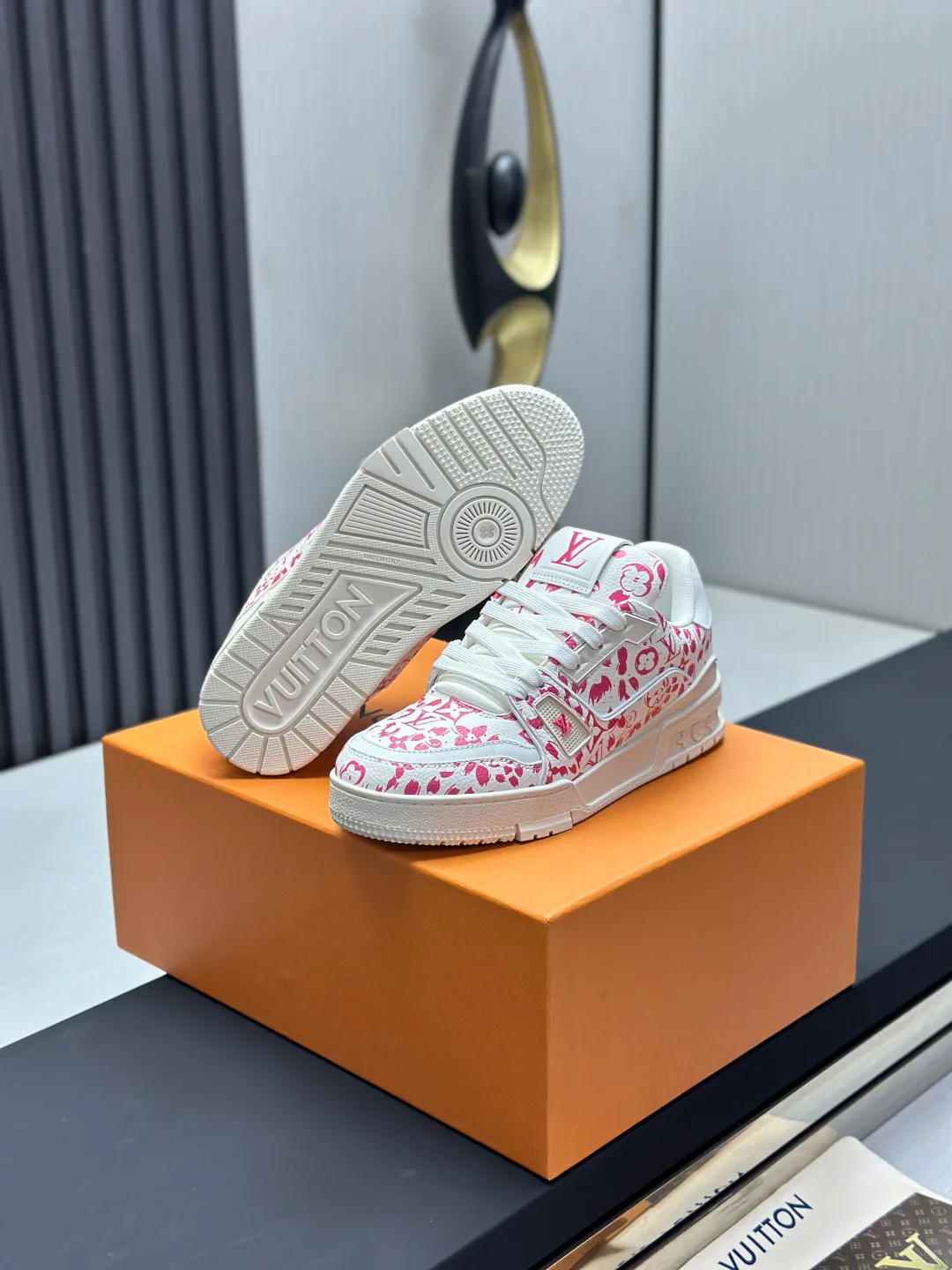 Кроссовки Женские Louis Vuitton 10646367