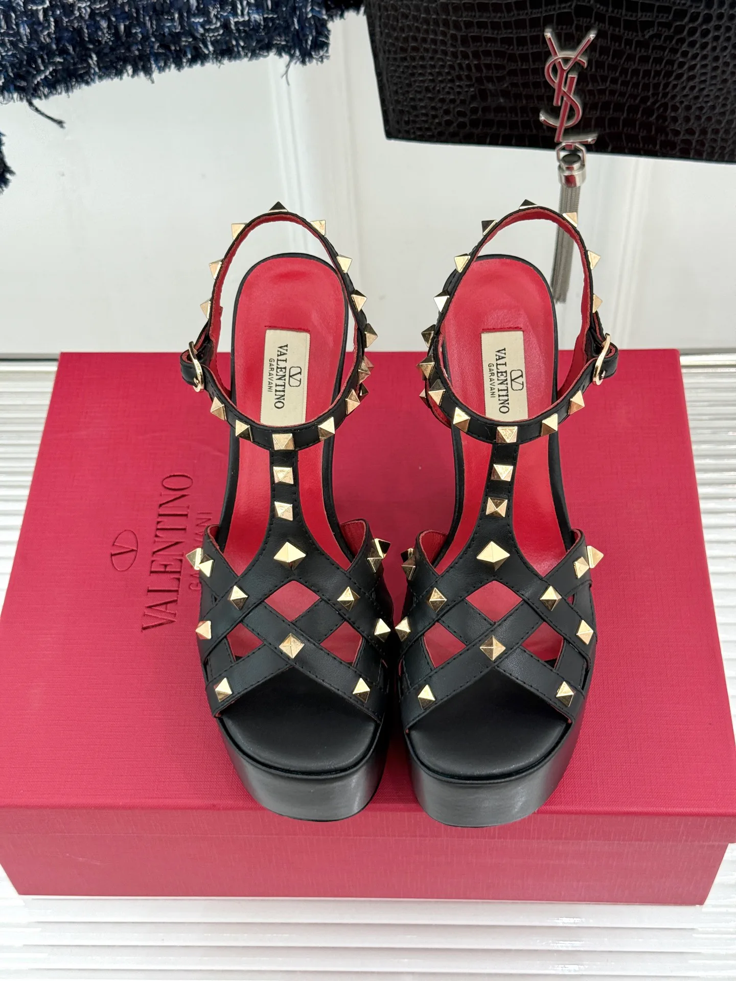 Босоножки Женские Valentino 18198293