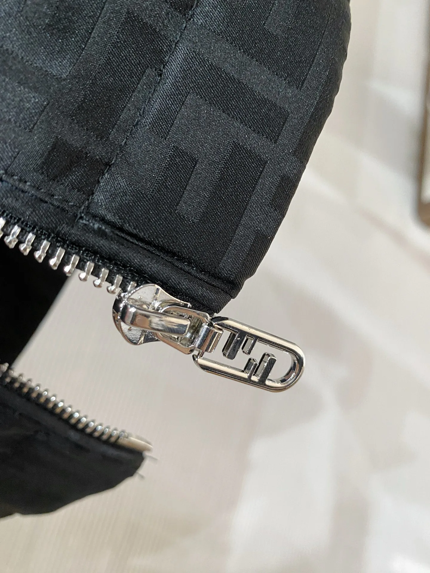 Куртки И Пуховики Мужские Fendi 10271909