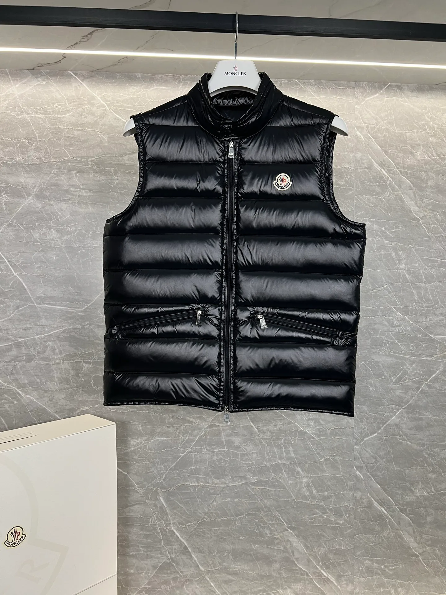 Жилеты Женские Moncler 18111342