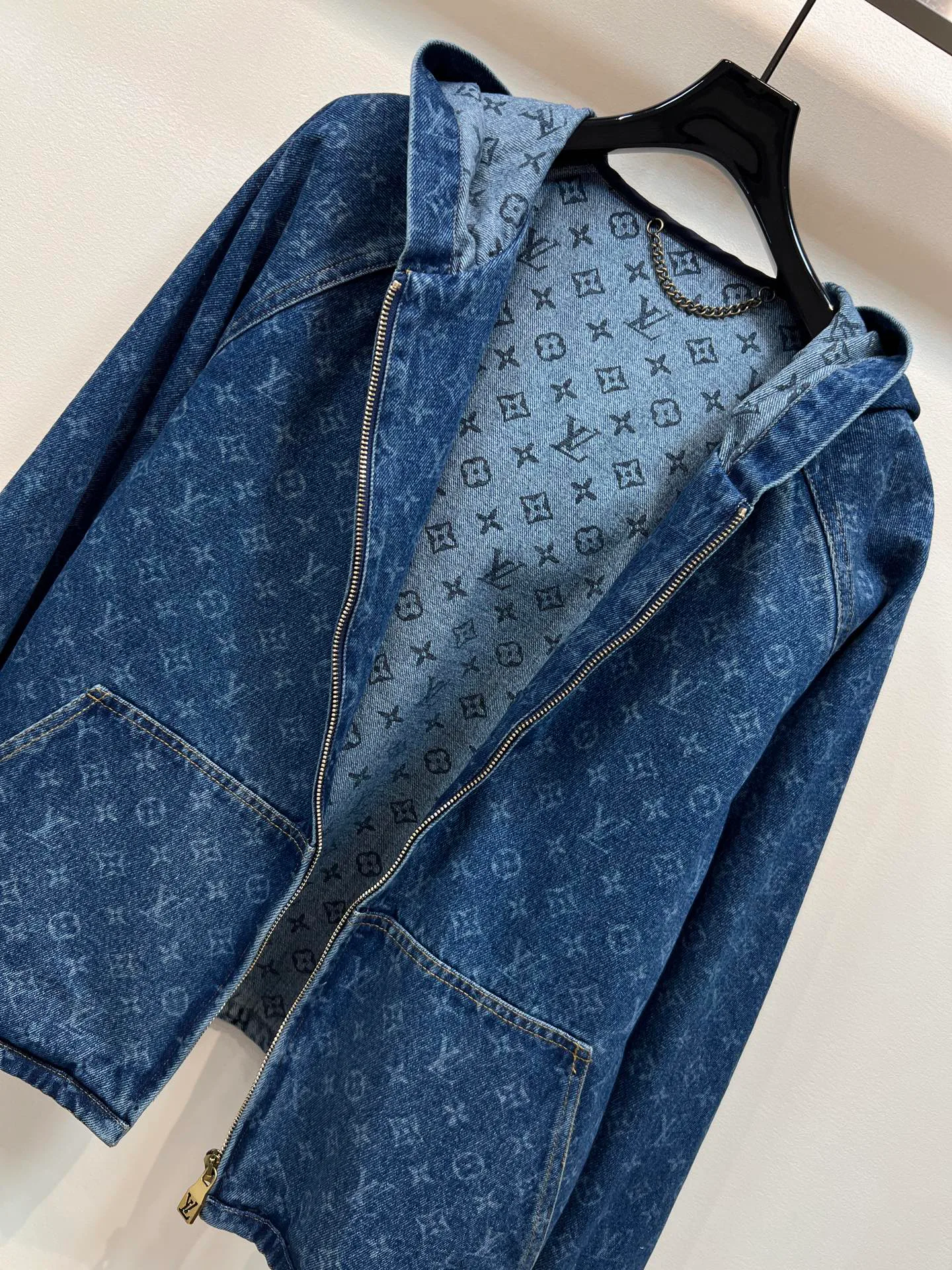 Куртки И Пуховики Женские Louis Vuitton 18408127