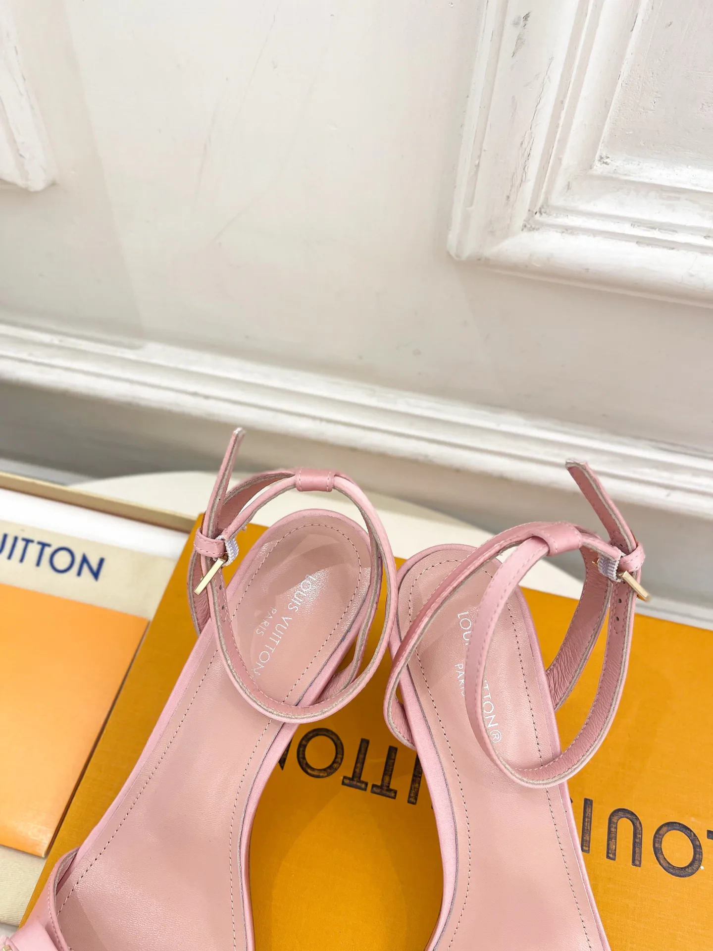 Босоножки Женские Louis Vuitton 18034969