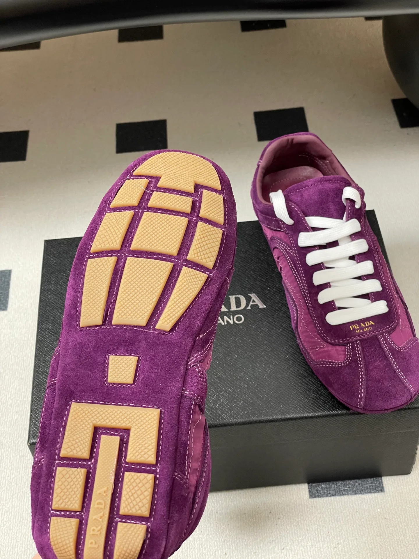 Кроссовки Женские Prada 12810936