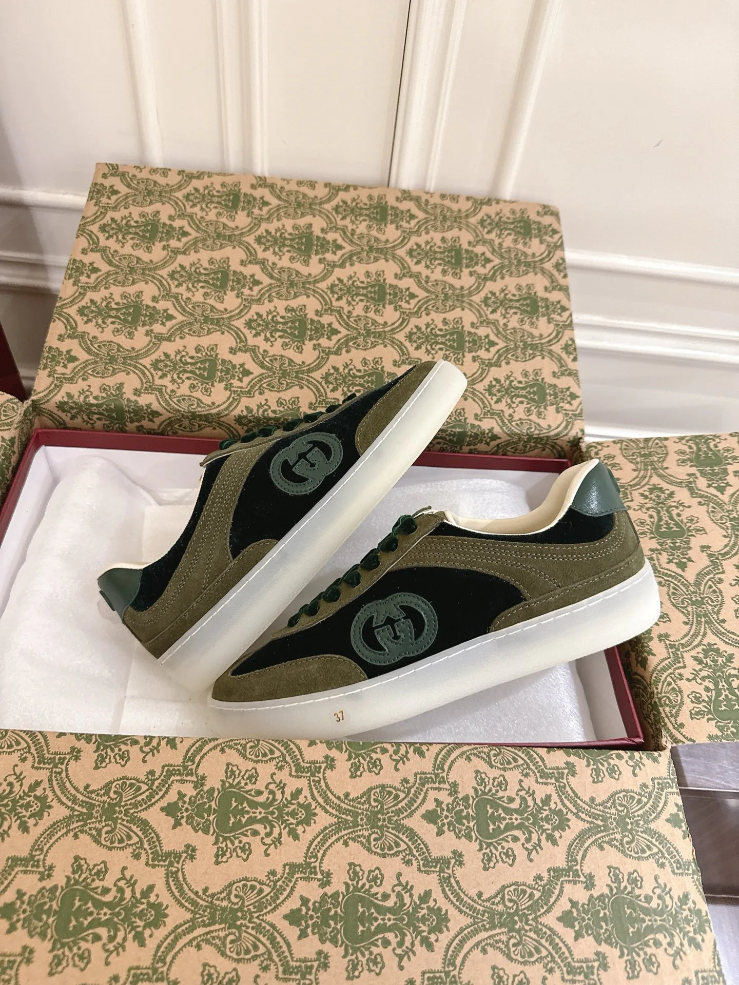 Кроссовки Женские Gucci 1827509