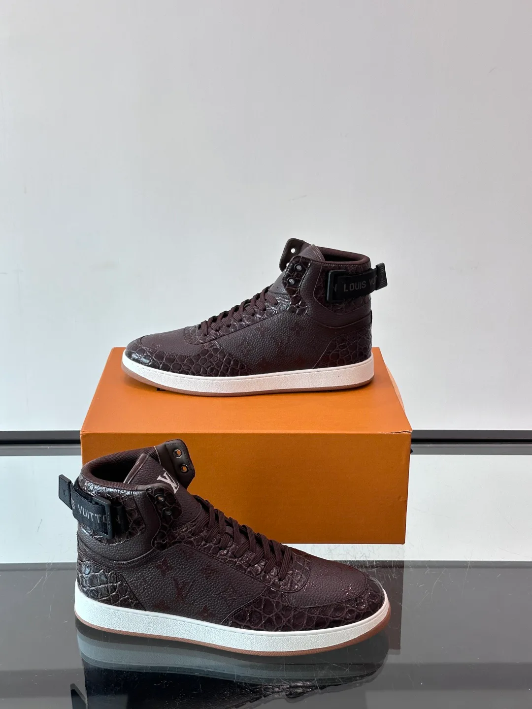 Кроссовки Мужские Louis Vuitton 18400596