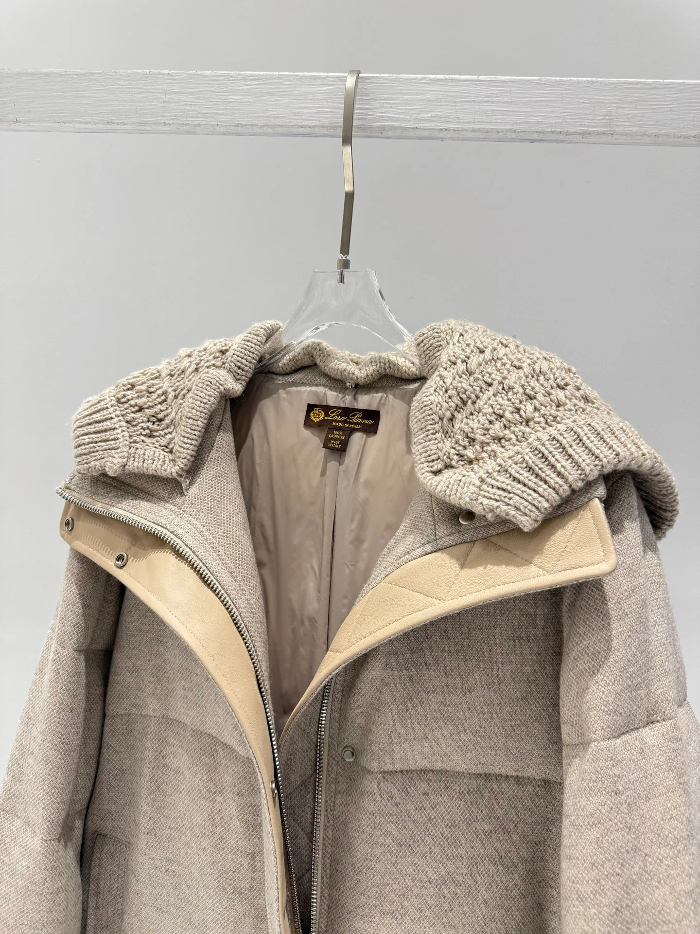 Куртки И Пуховики Женские Loro Piana 19474267