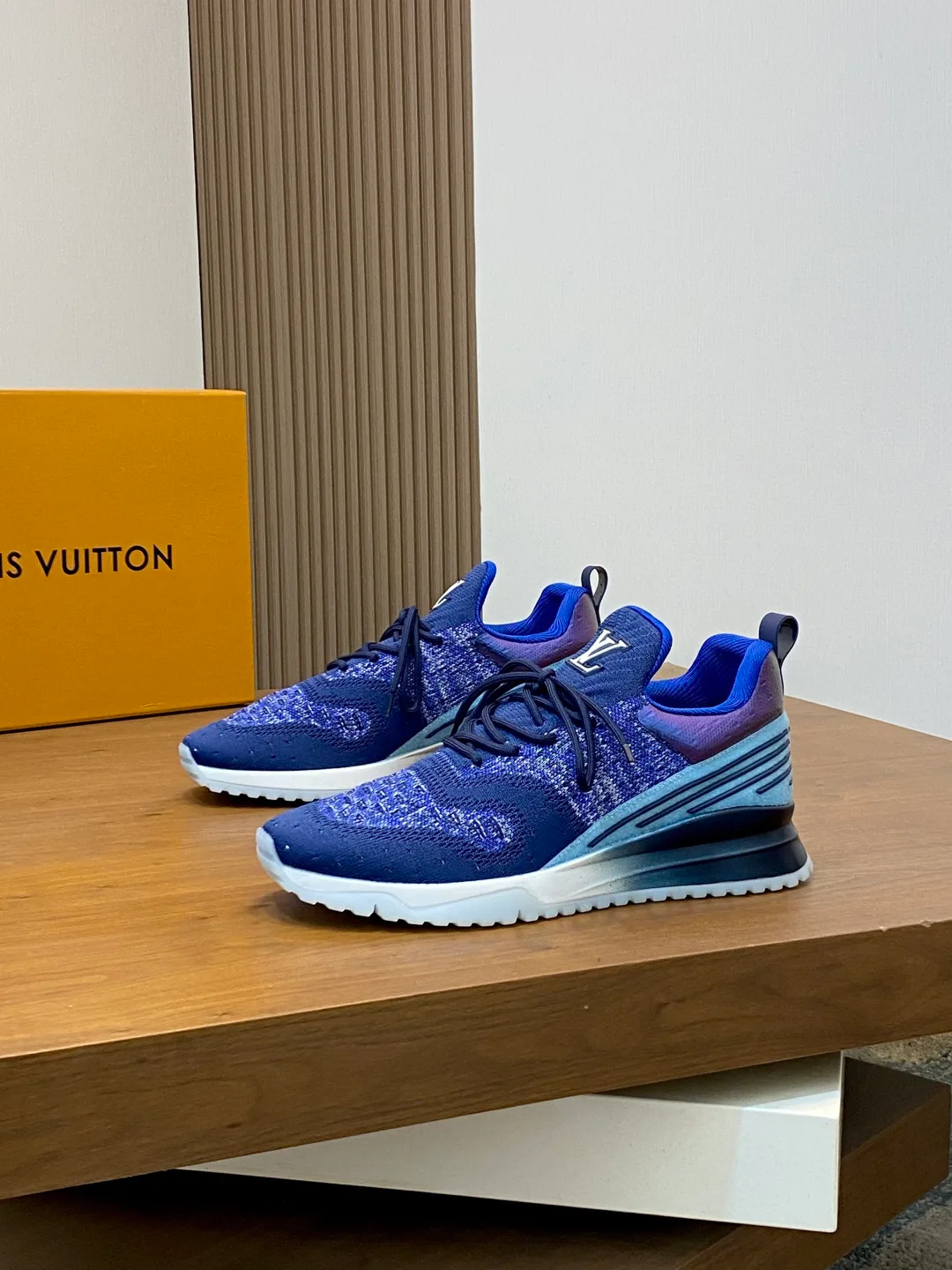 Кроссовки Мужские Louis Vuitton 18078937