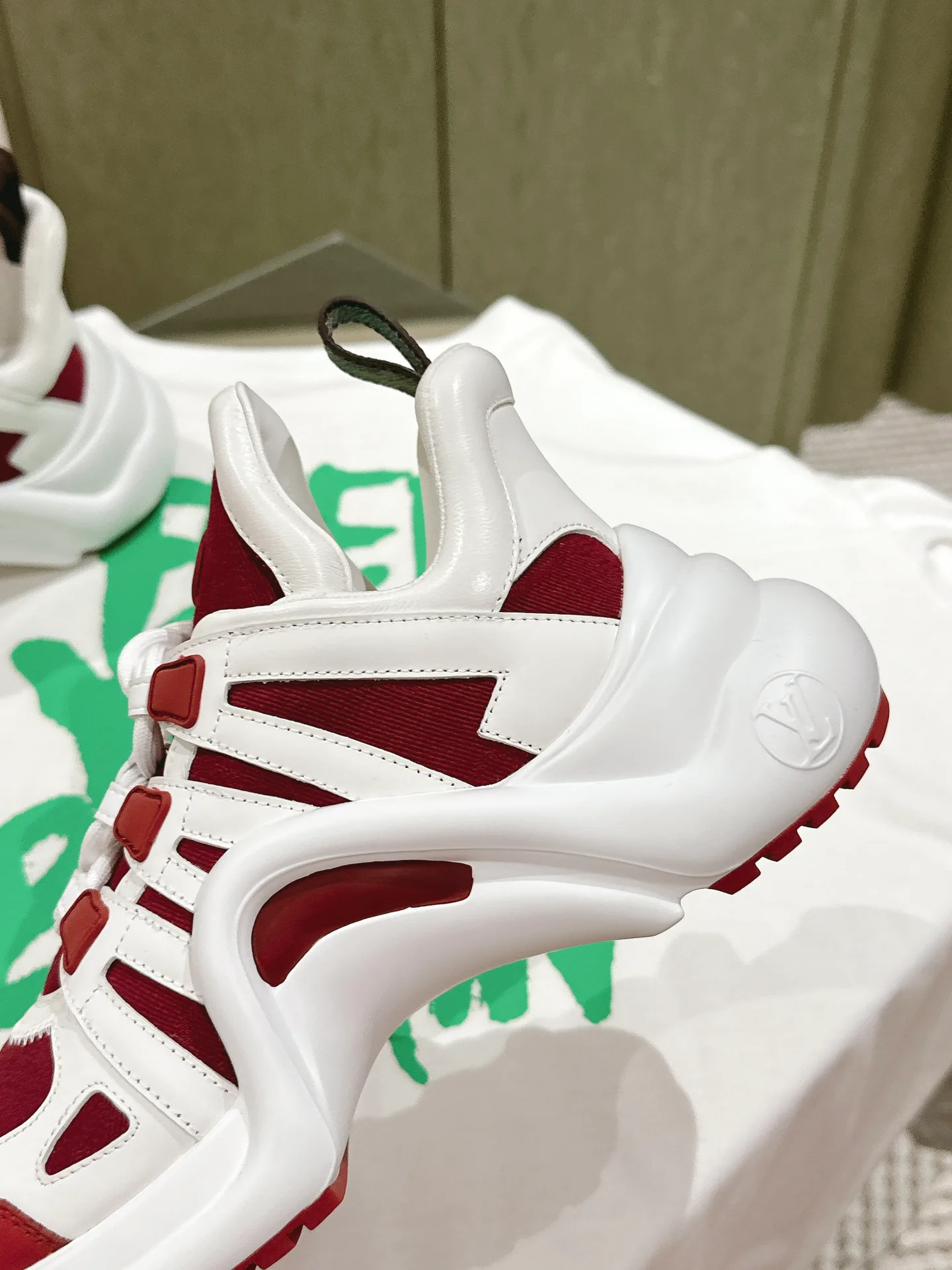 Кроссовки Женские Louis Vuitton 10840494