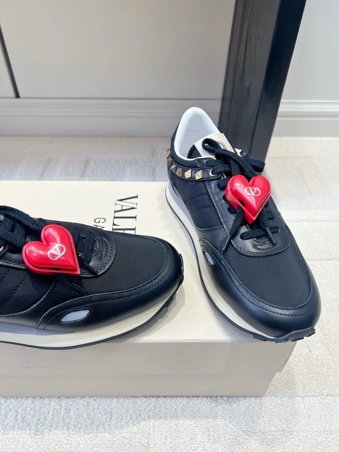 Кроссовки Женские Valentino 18436569