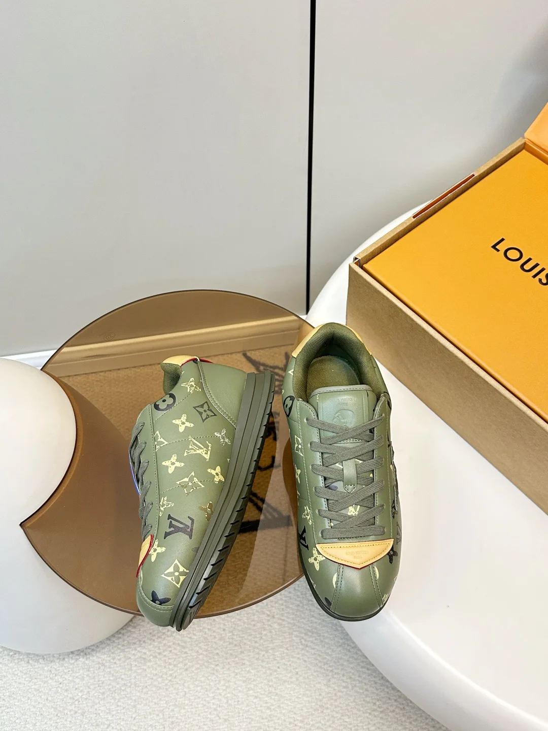 Кроссовки Женские Louis Vuitton 4948532