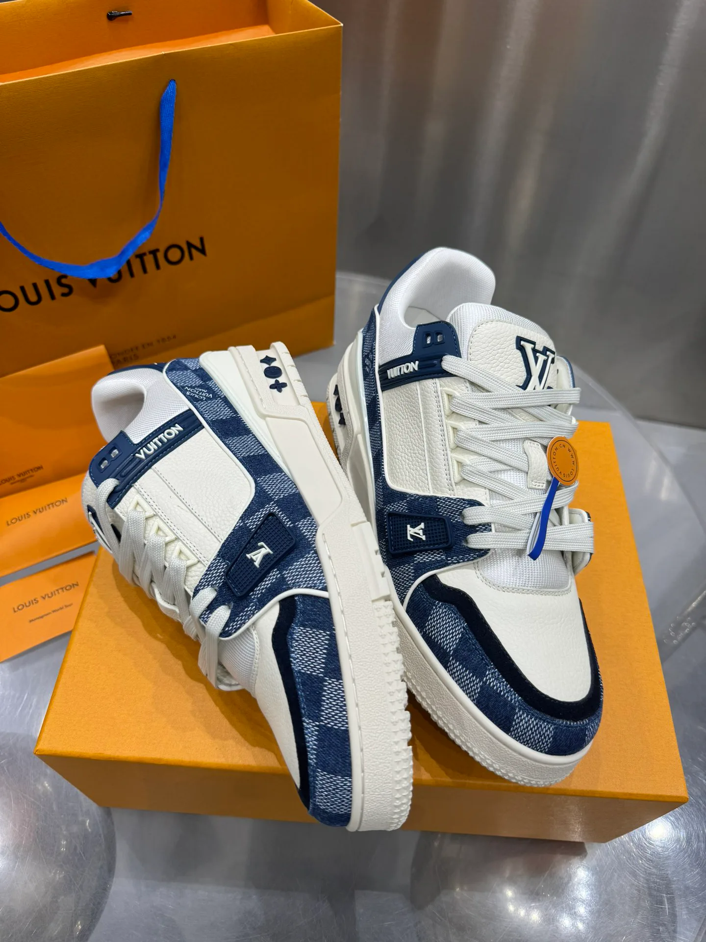 Кроссовки Женские Louis Vuitton 19073368