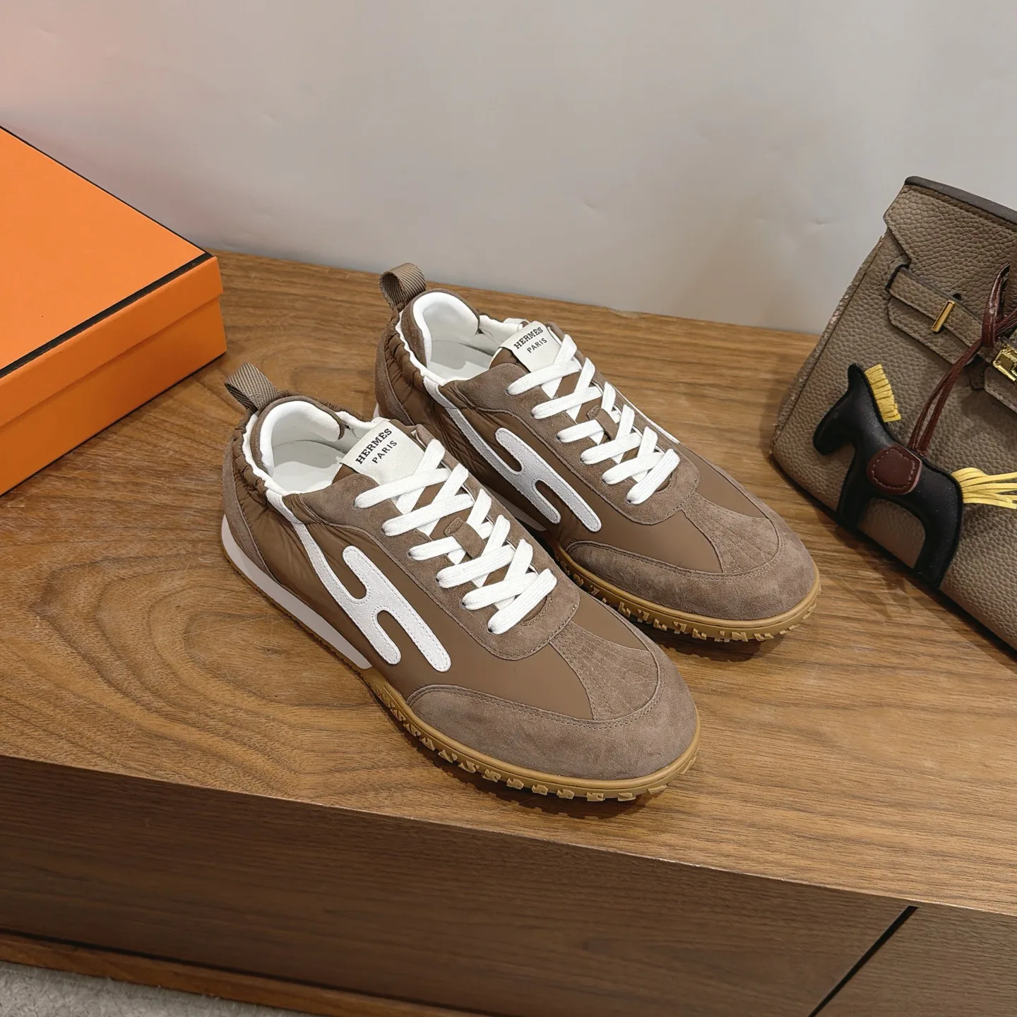 Кроссовки Женские Hermes 18230838