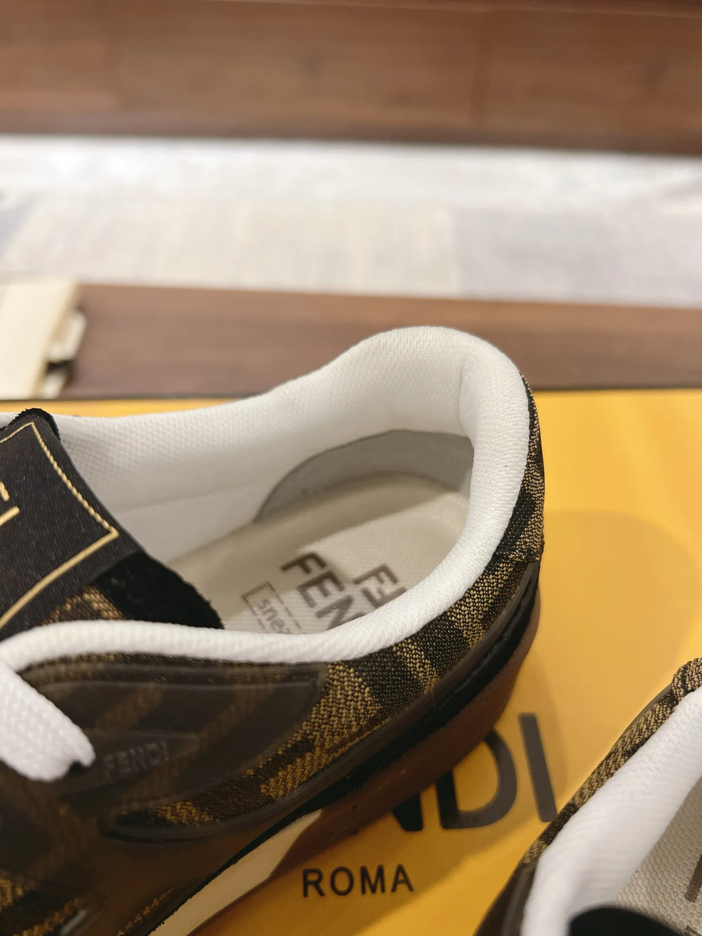 Кроссовки Женские Fendi 18219605