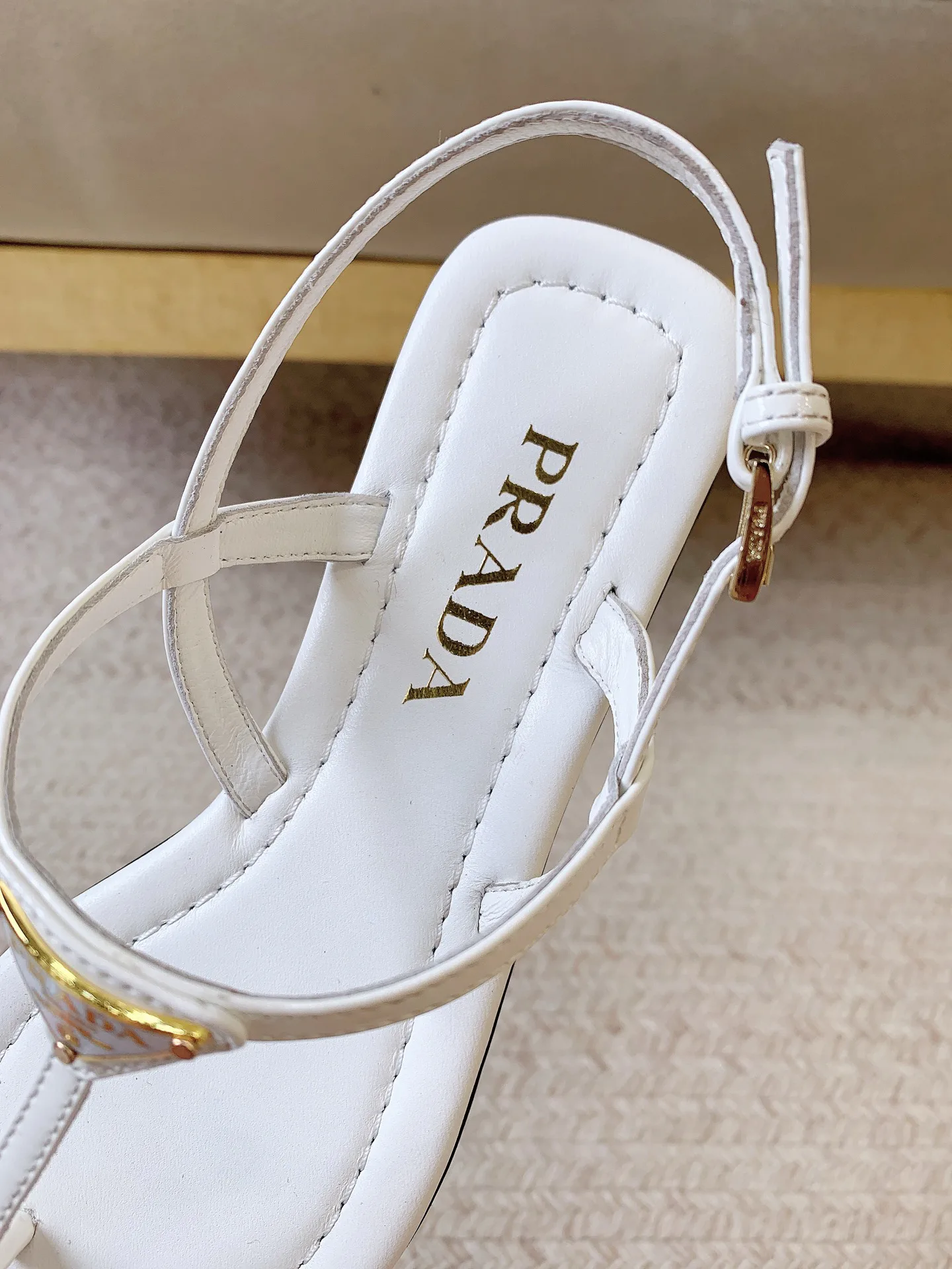 Босоножки Женские Prada 17802472