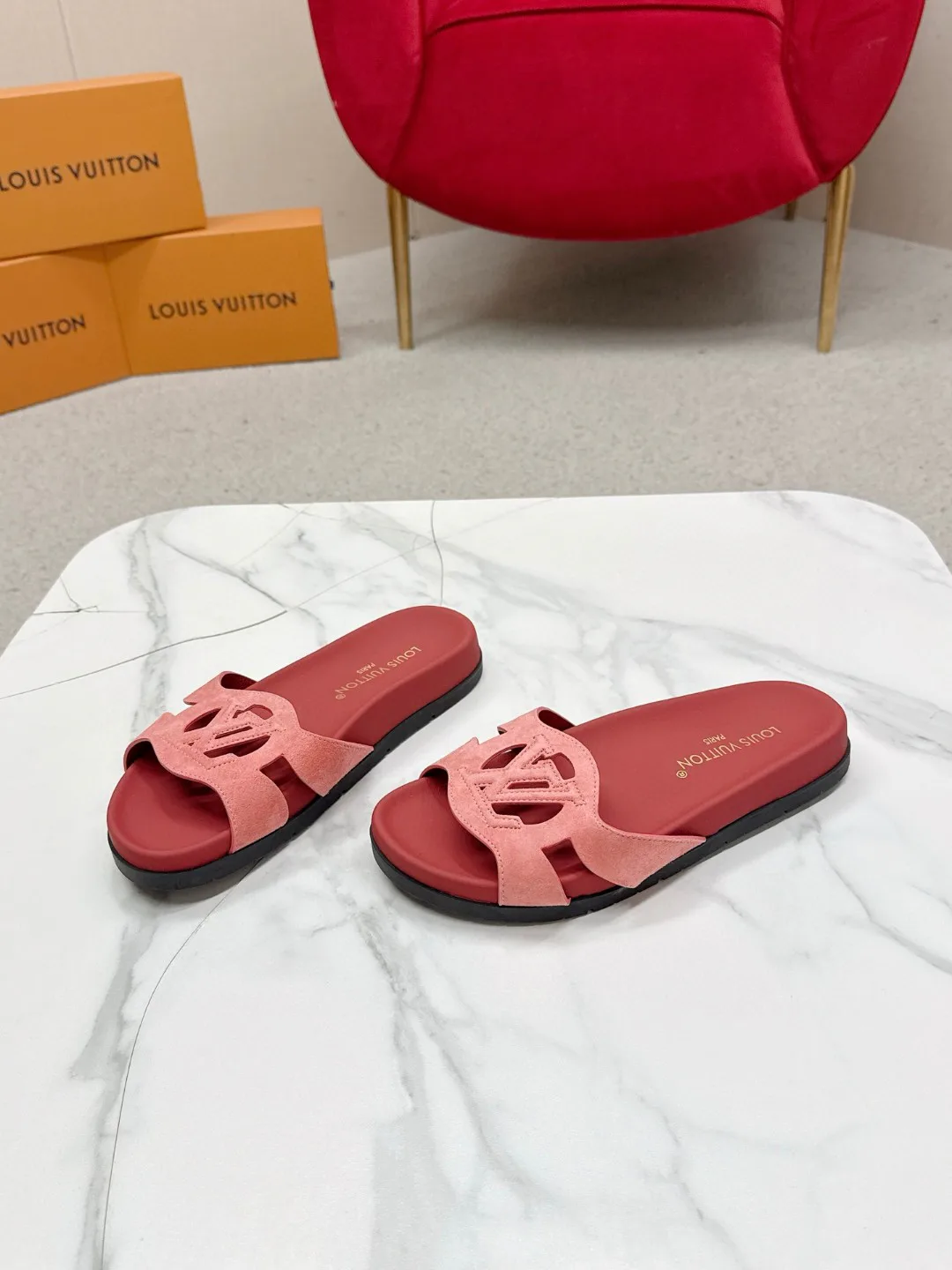 Шлепанцы Женские Louis Vuitton 18235719
