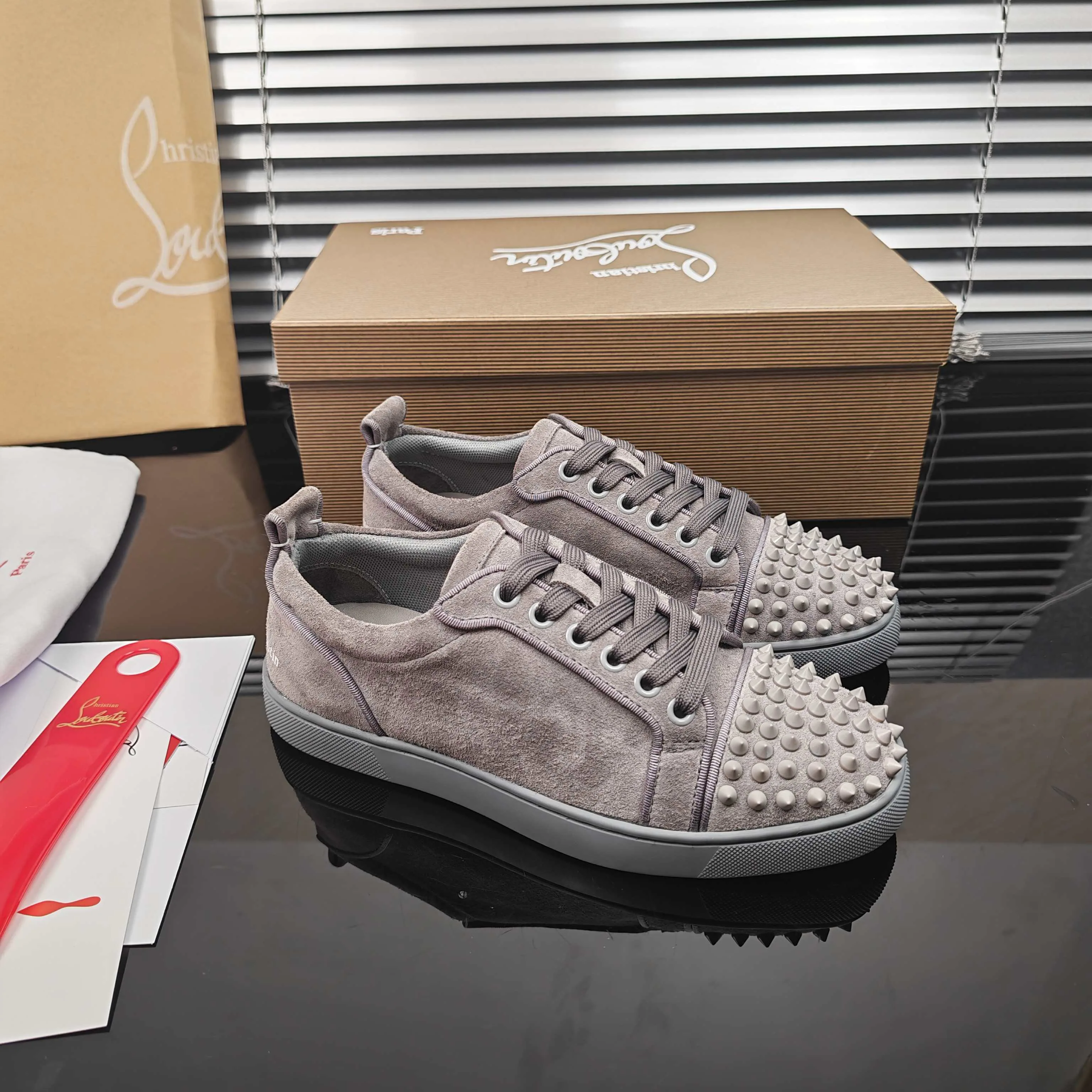 Кроссовки Женские Christian Louboutin 18039696