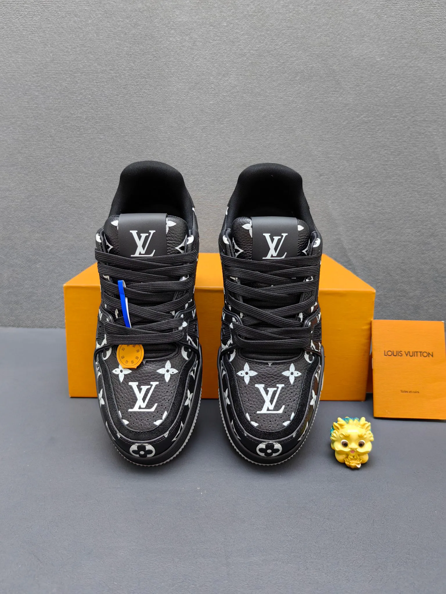 Кроссовки Женские Louis Vuitton 17725114