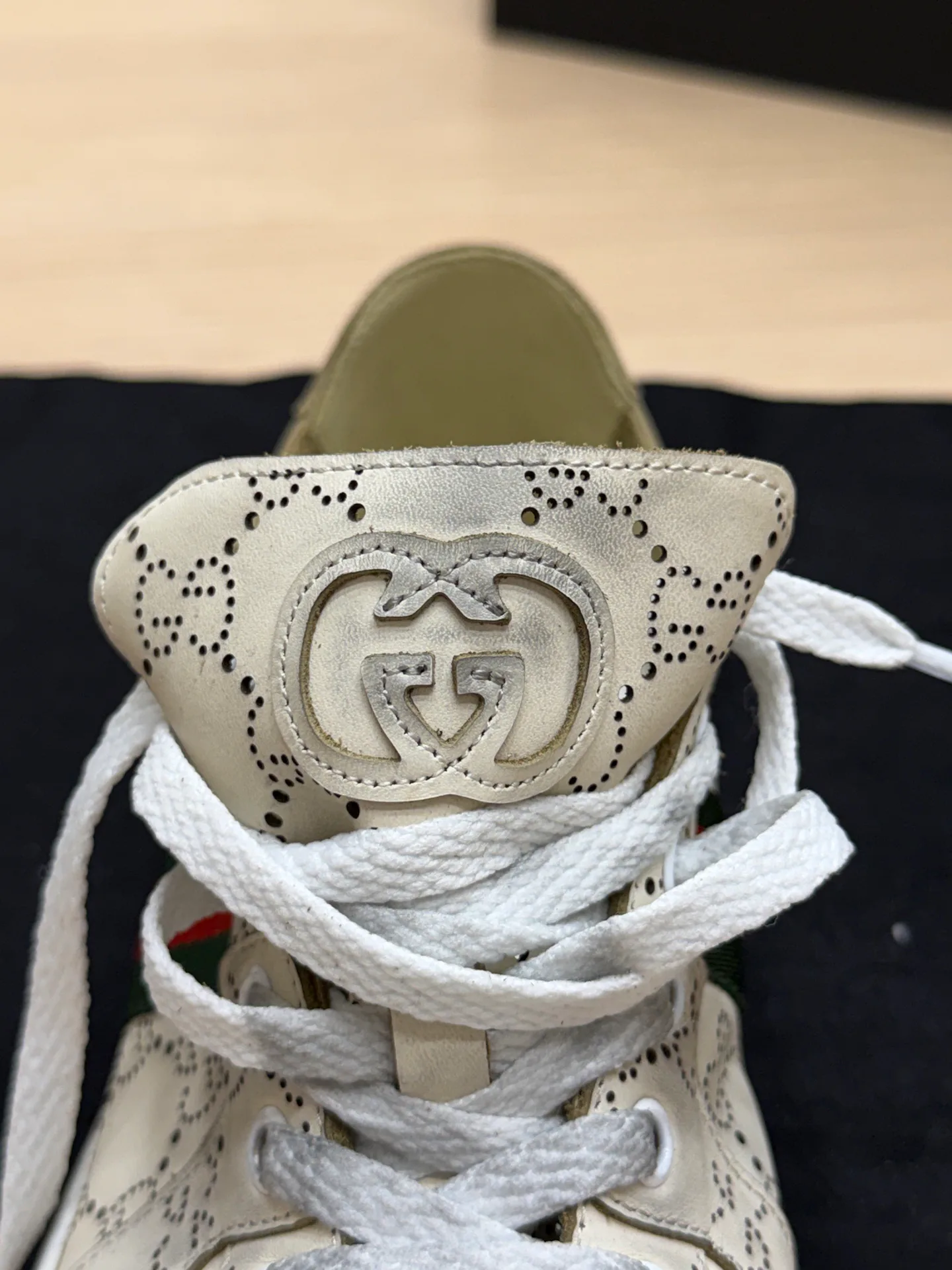 Кроссовки Женские Gucci 18995125