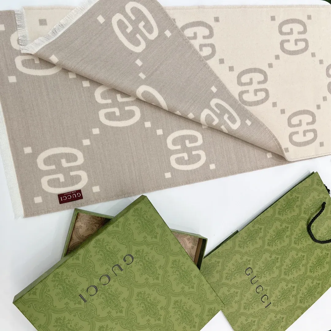 Шарфы Gucci 688996