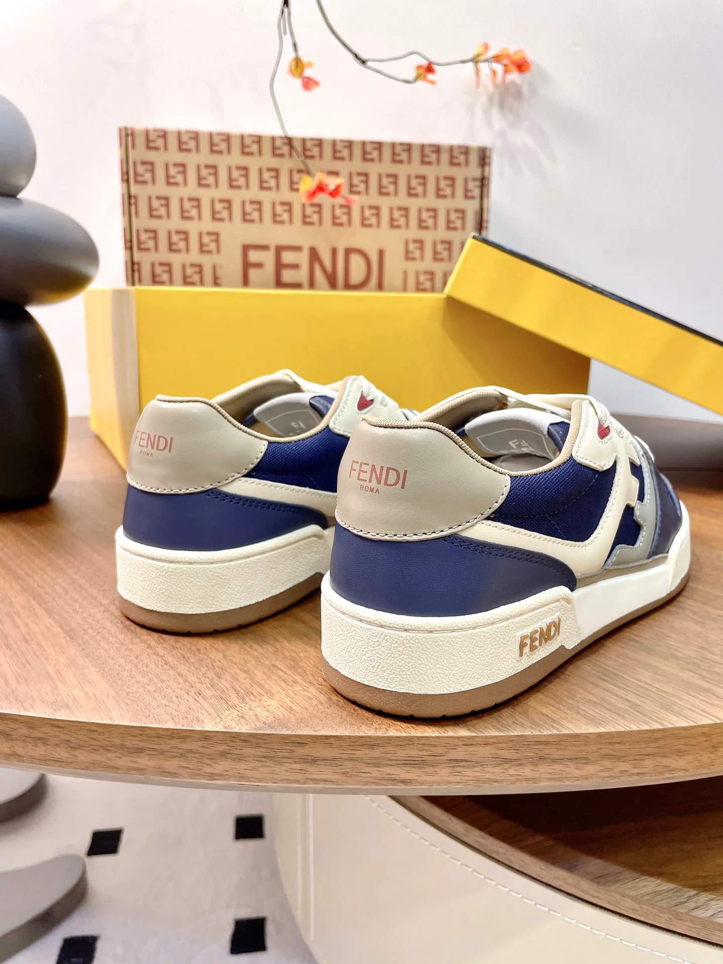 Кроссовки Женские Fendi 17957373