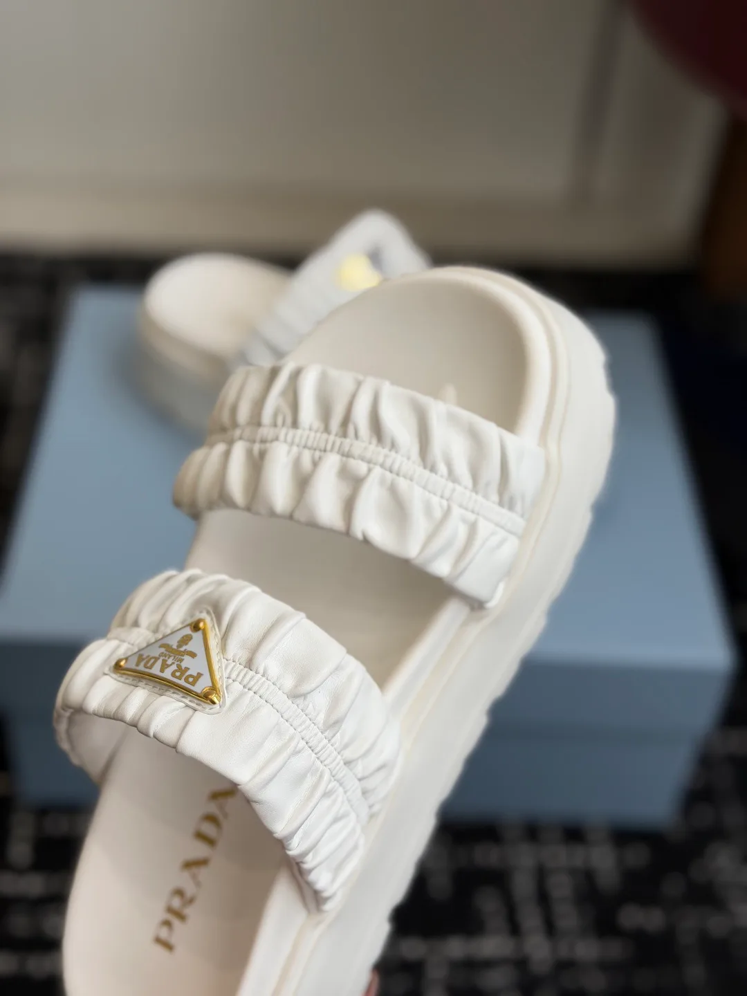 Шлепанцы Женские Prada 13559229