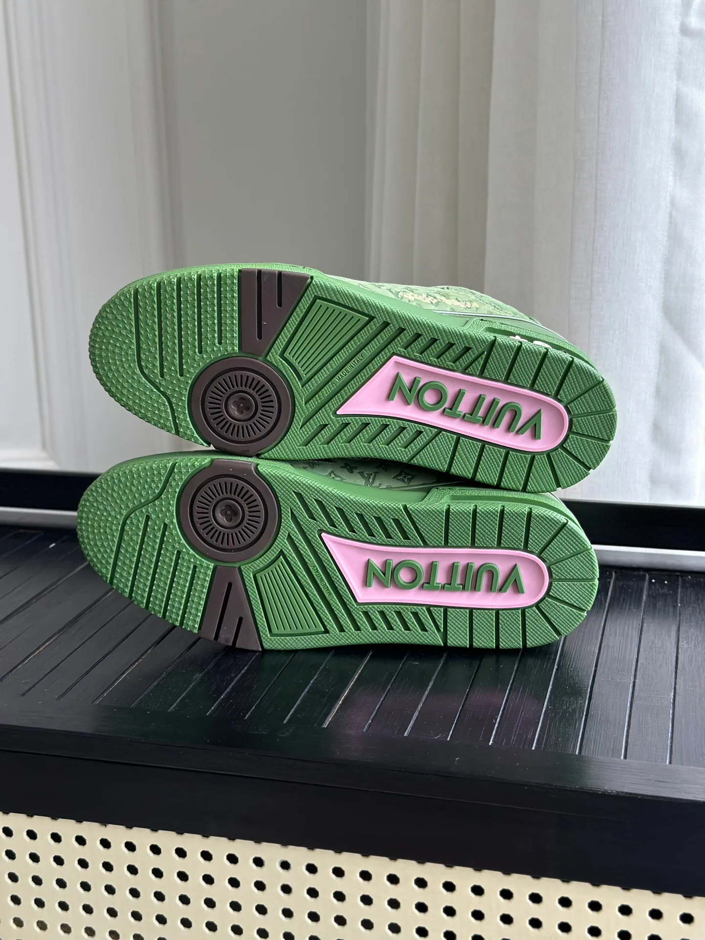 Кроссовки Женские Louis Vuitton 18014114