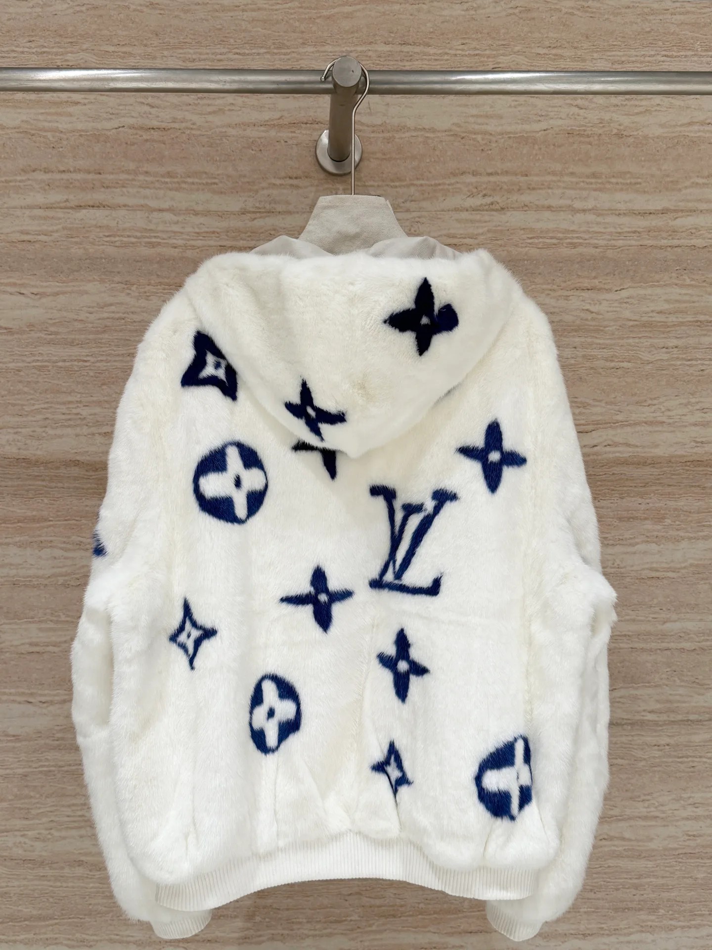 Куртки И Пуховики Женские Louis Vuitton 1061370