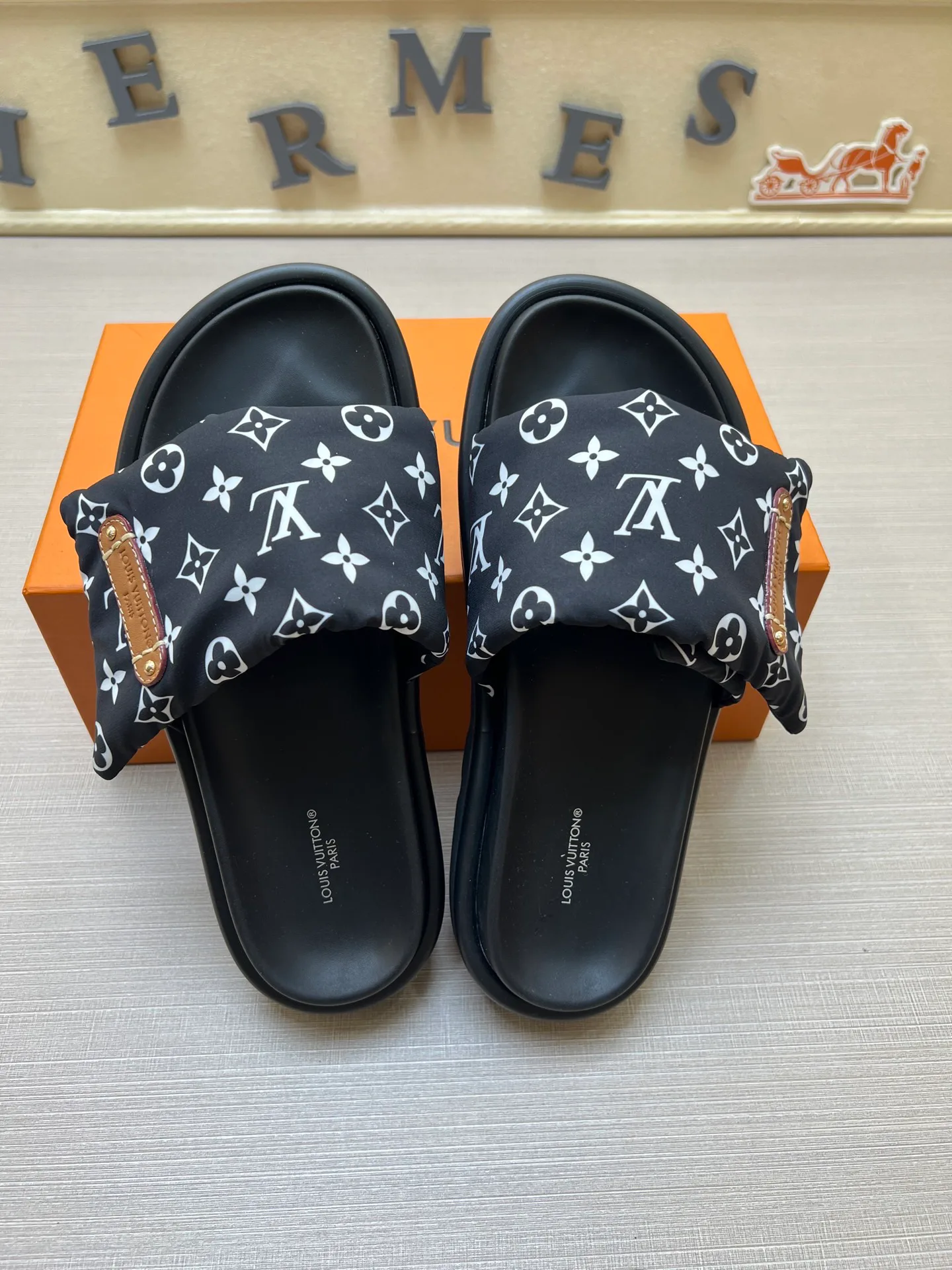 Шлепанцы Женские Louis Vuitton 9801566