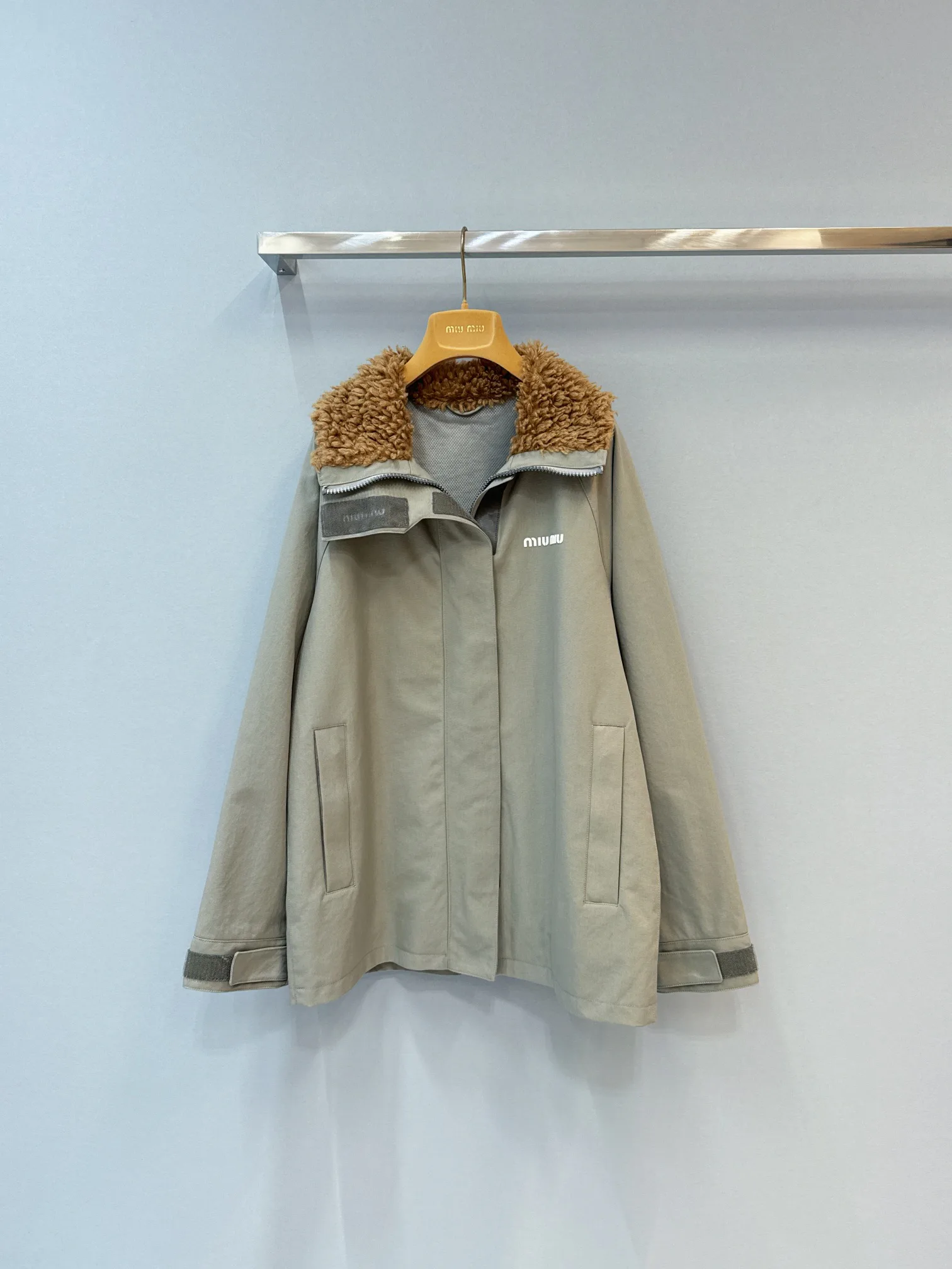 Куртки И Пуховики Женские Miu Miu 30030